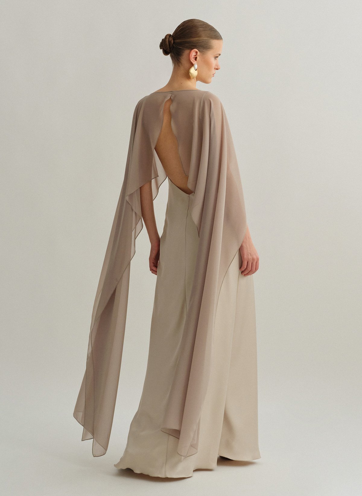 Γυναικεία ασύμμετρη ημιδιάφανη κάπα