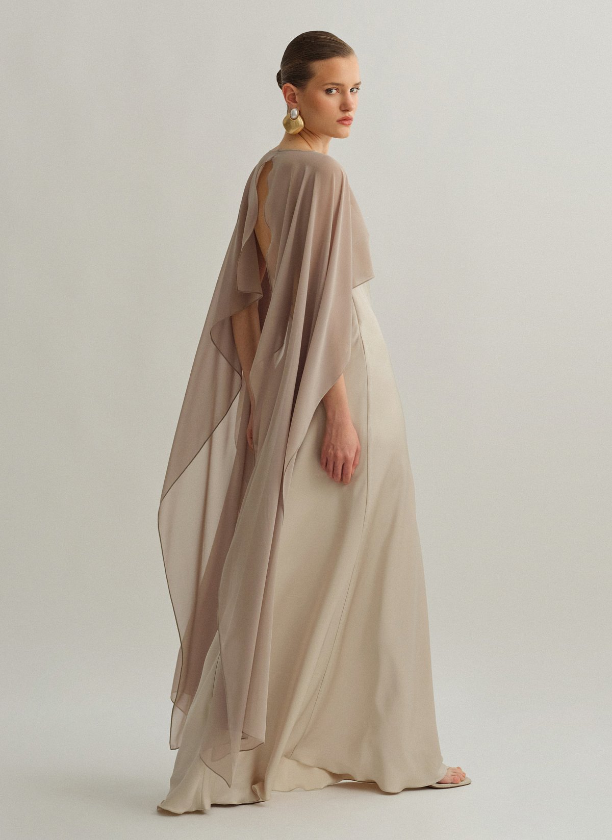 Γυναικεία ασύμμετρη ημιδιάφανη κάπα