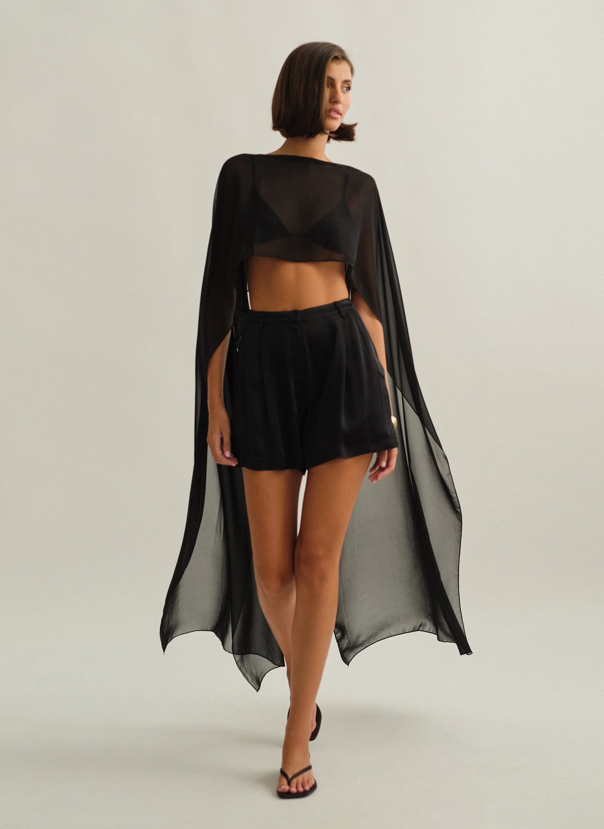 Γυναικείο σατέν σορτς με πιέτες