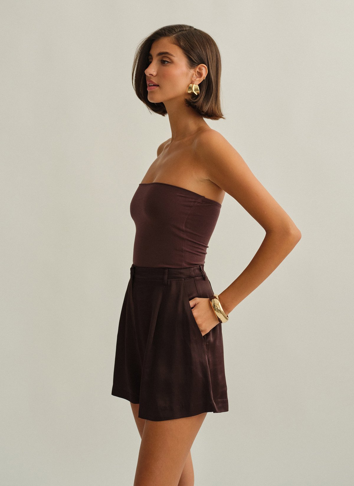 Γυναικείο σατέν σορτς με πιέτες