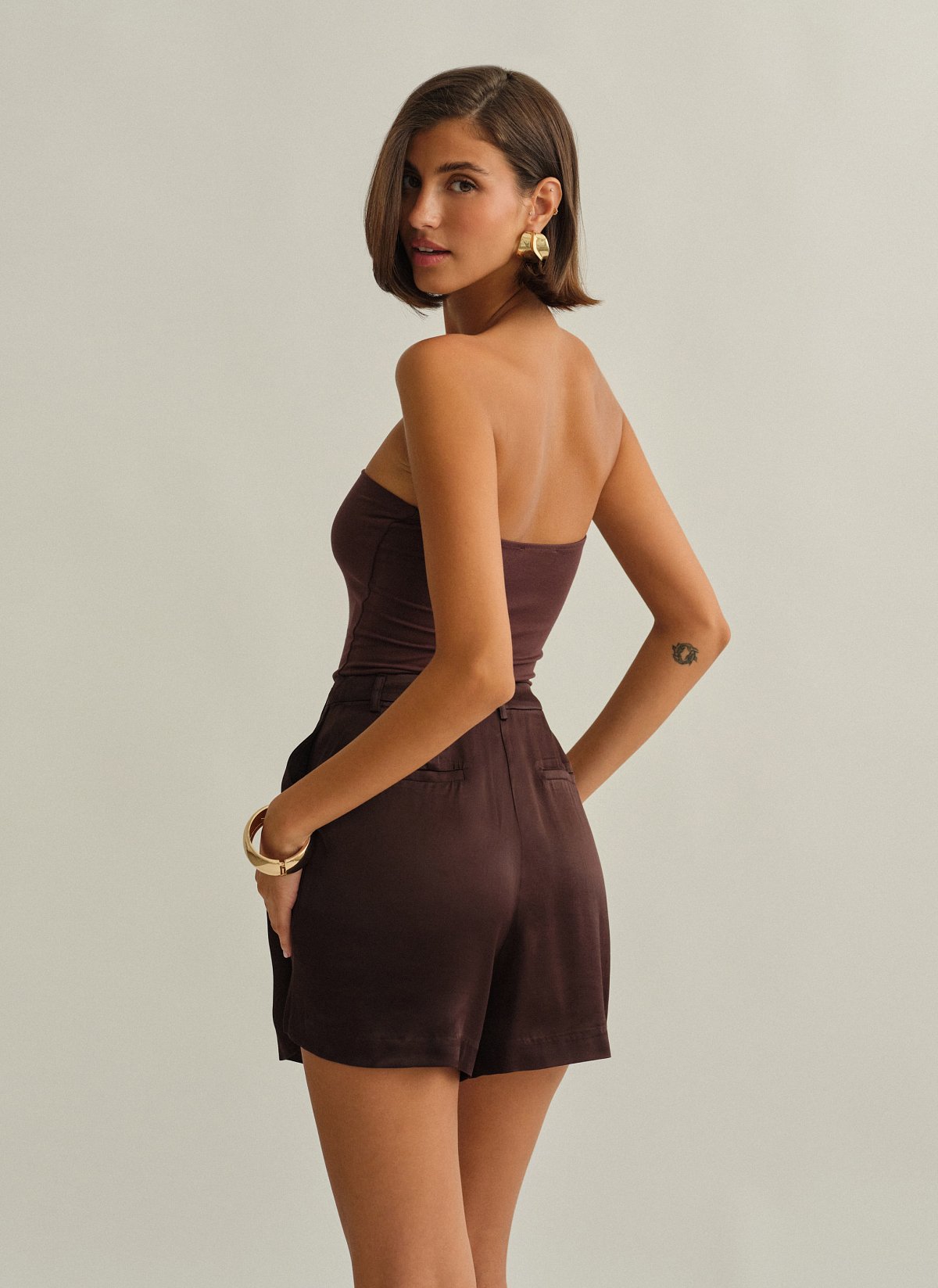 Γυναικείο σατέν σορτς με πιέτες