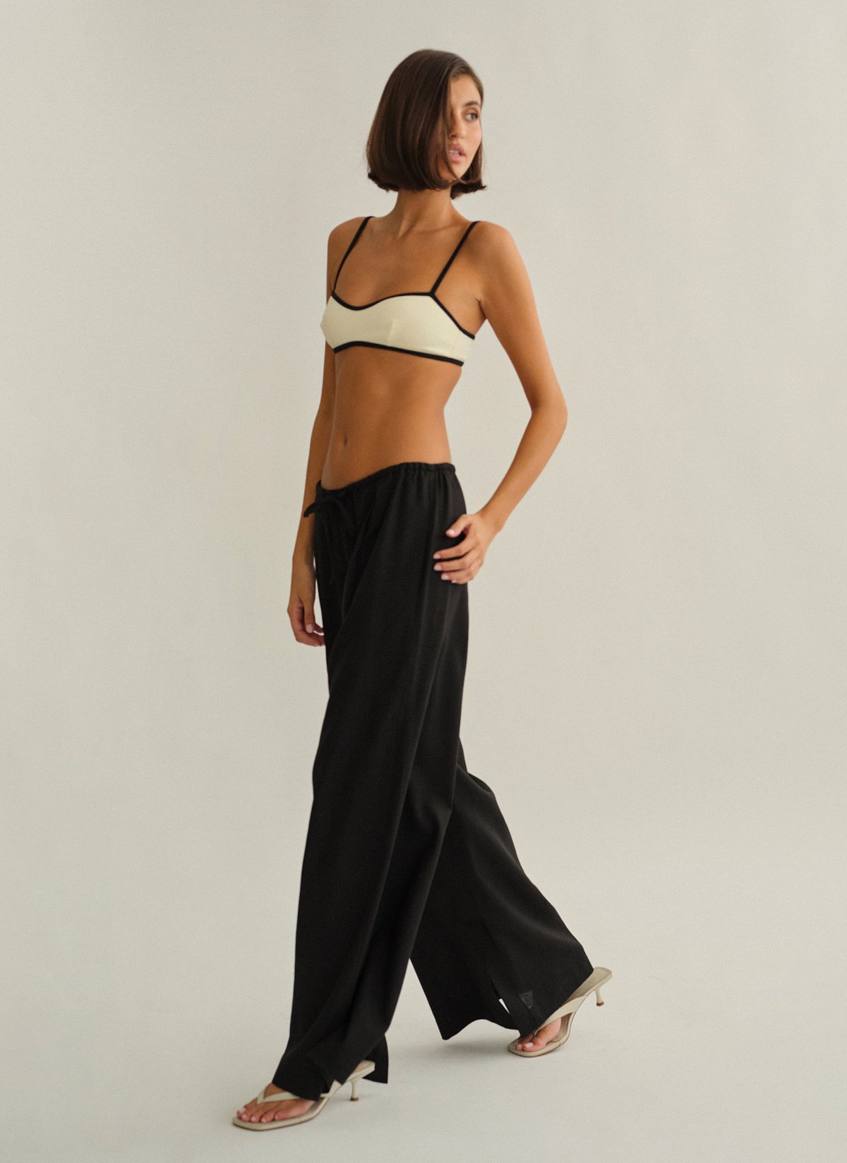 Γυναικείο λινό παντελόνι με κορδόνι στη μέση