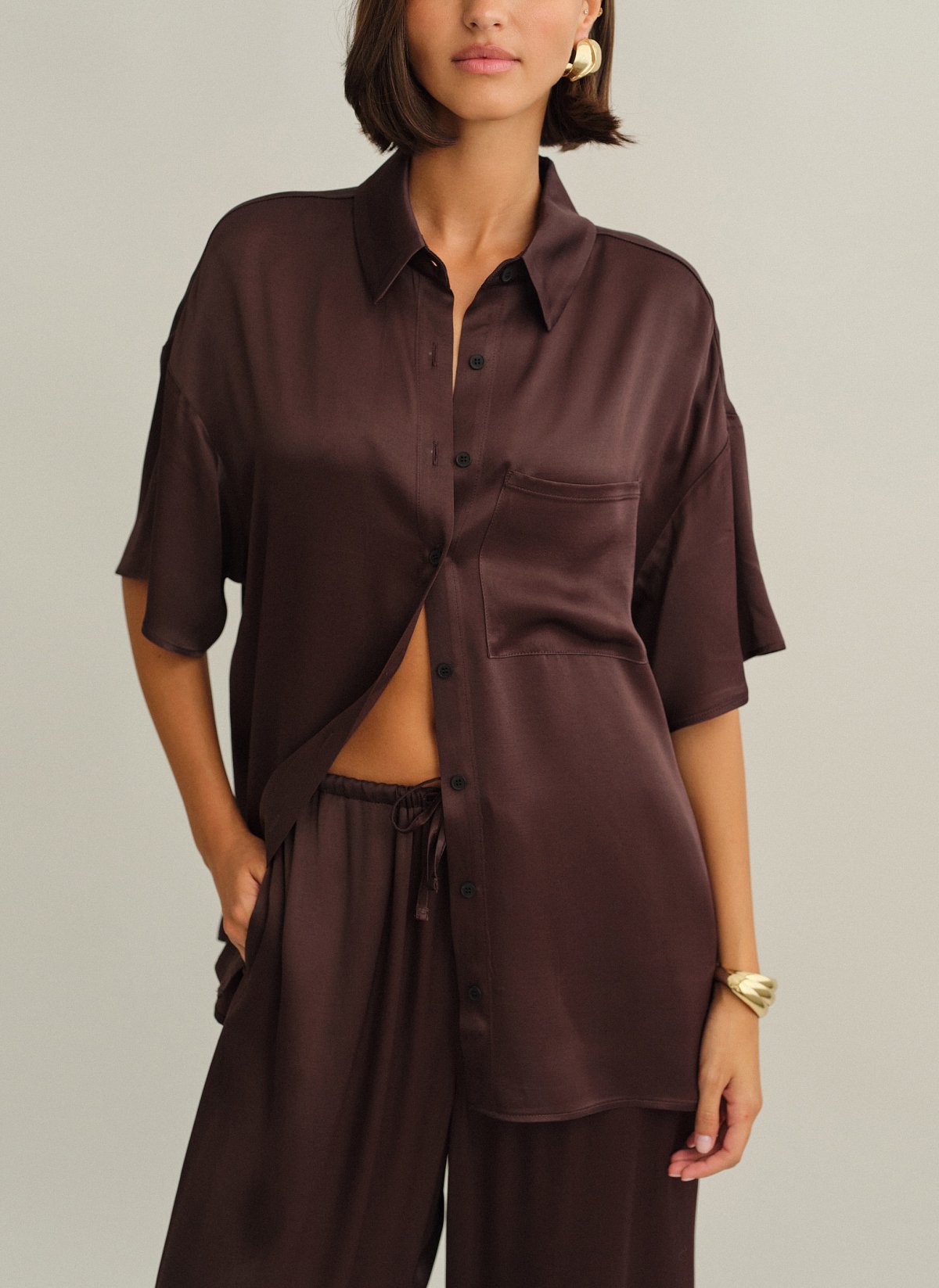 Satin sleeveless shirt-1