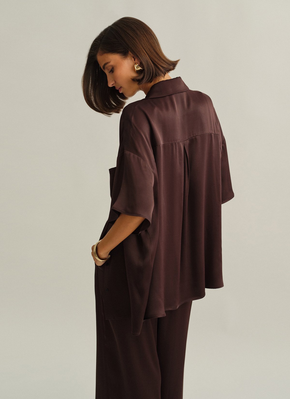 Satin sleeveless shirt-2