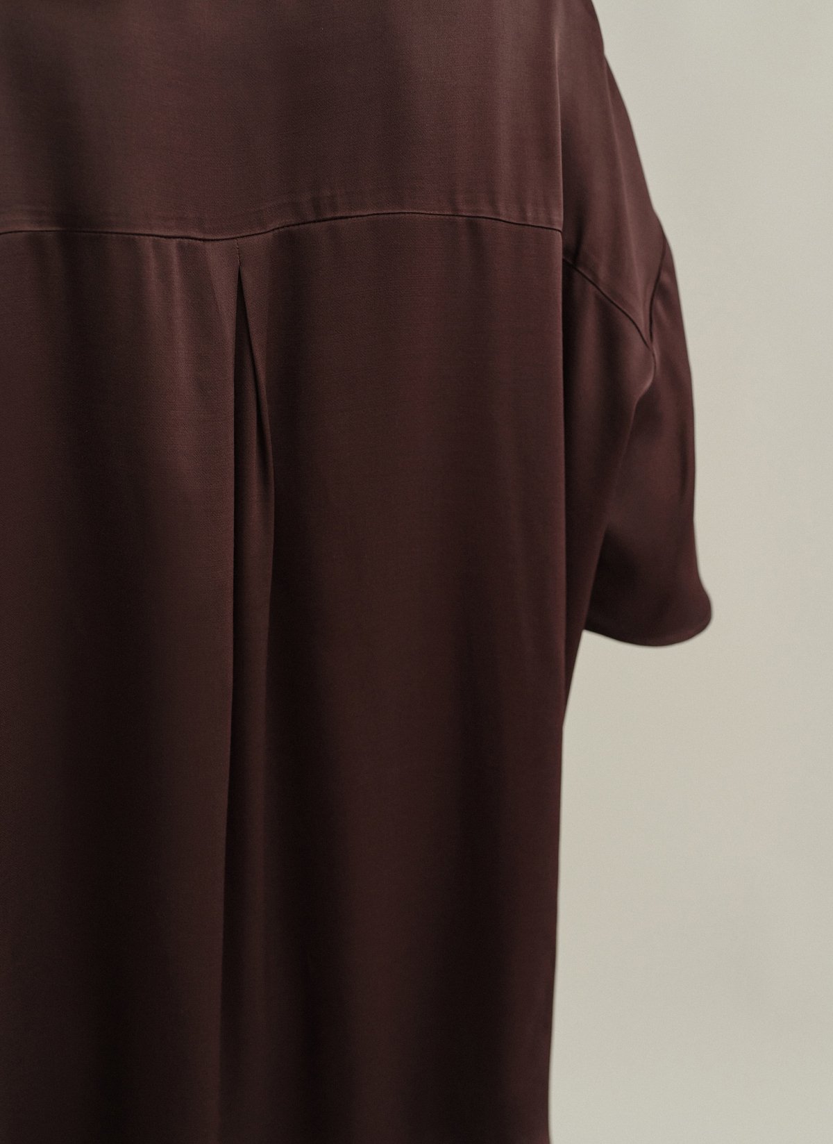 Satin sleeveless shirt-3