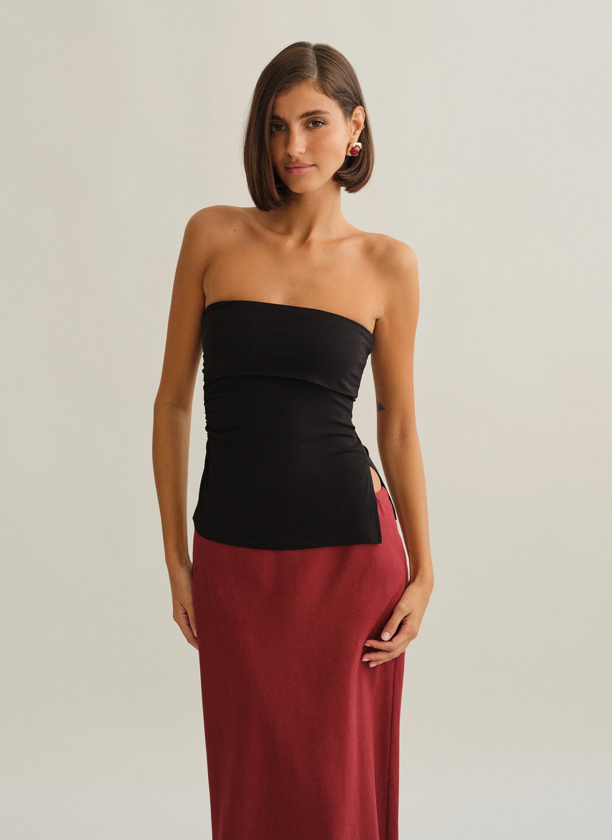 Γυναικεία ασύμμετρη στράπλες μπλούζα με σούρες bamboo