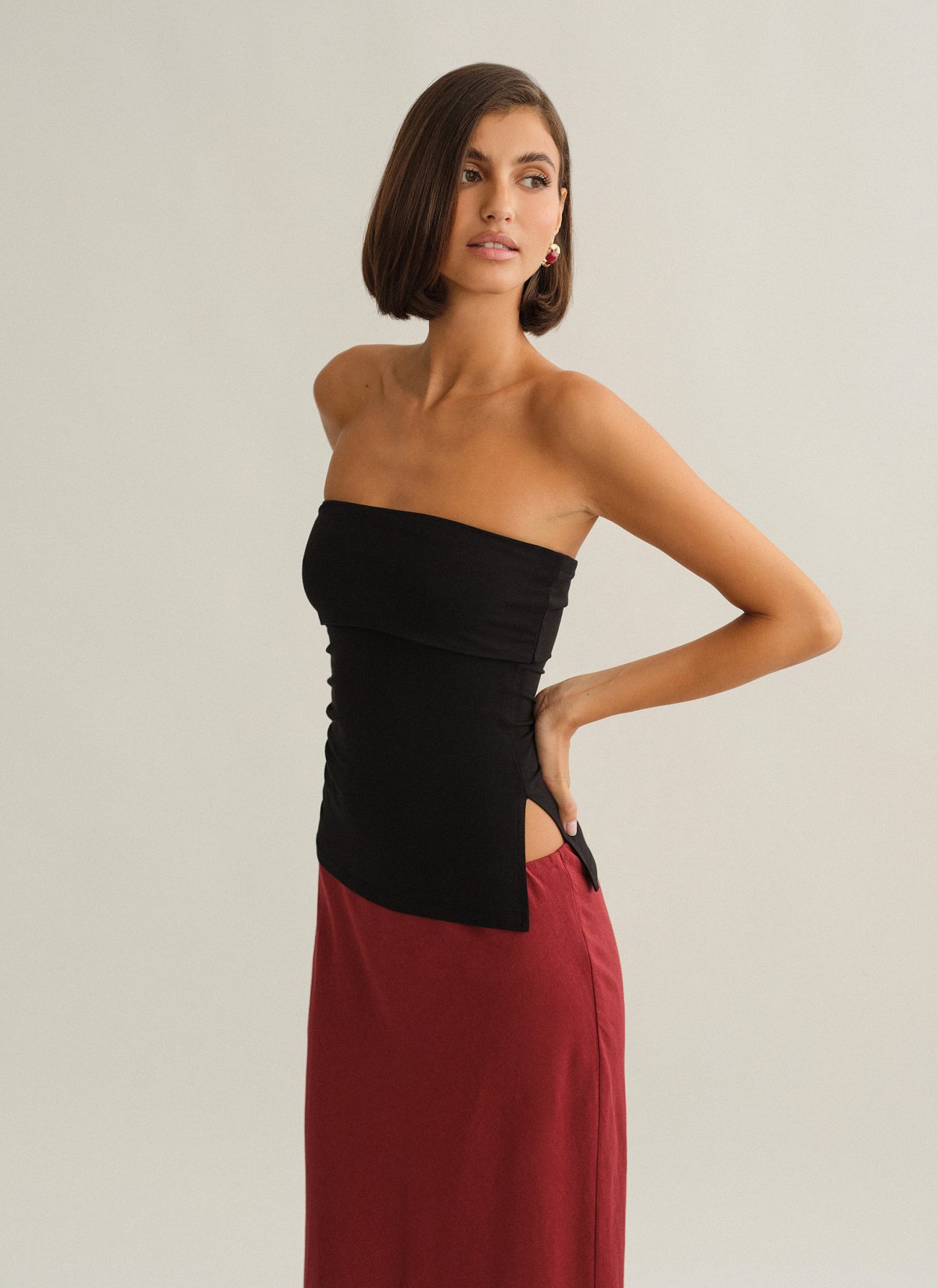 Γυναικεία ασύμμετρη στράπλες μπλούζα με σούρες bamboo