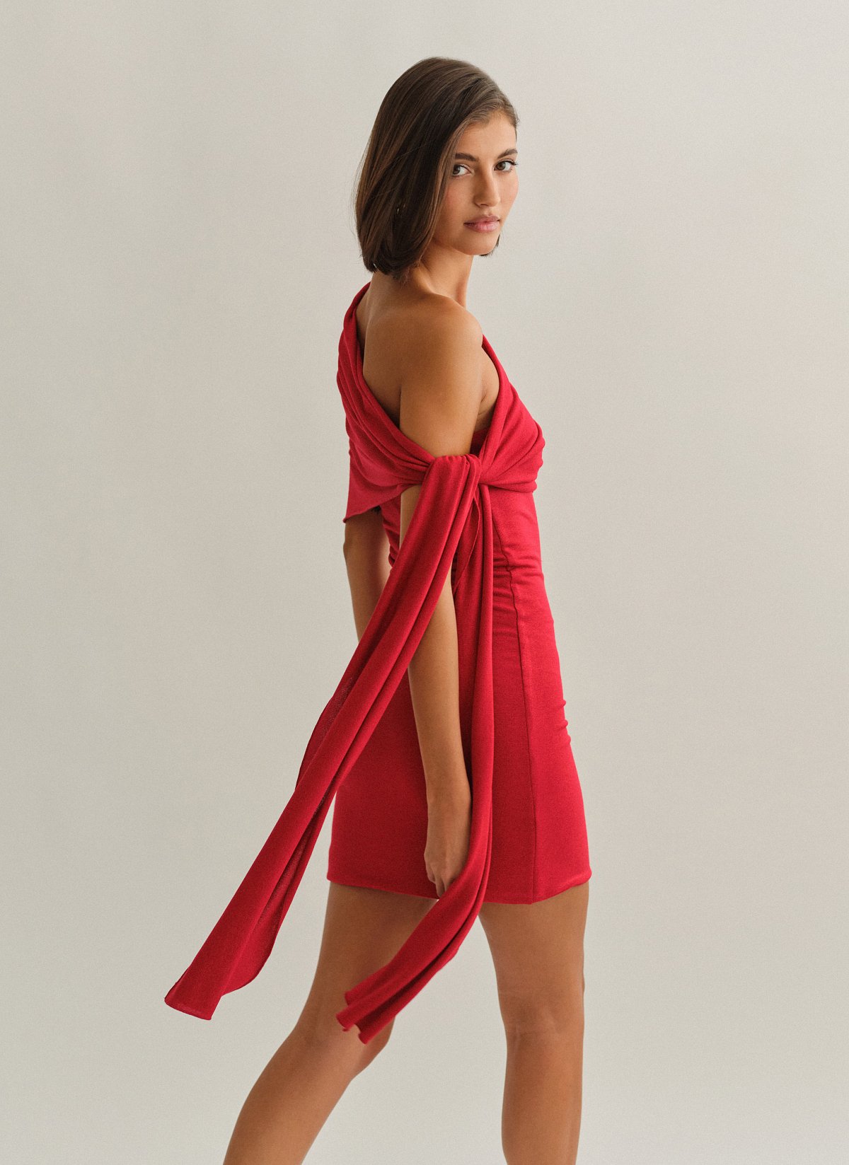 Γυναικείο one-shoulder μίνι φόρεμα με ελαφριά πλέξη