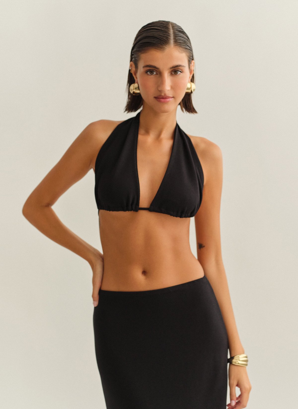 Γυναικείο halter crop τοπ με ελαφριά πλέξη