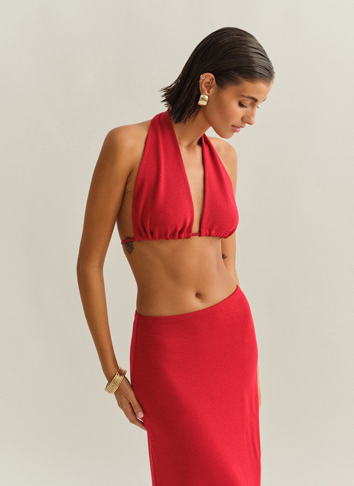 Γυναικείο halter crop τοπ με ελαφριά πλέξη