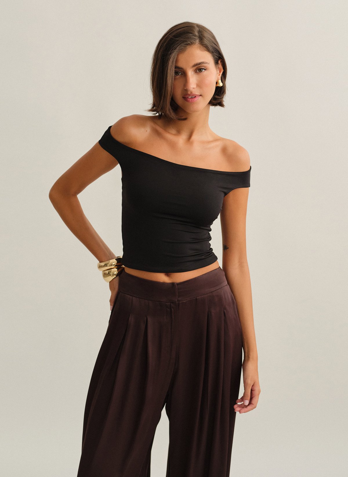 Γυναικείο off-shoulder τοπ με ανοιχτή πλάτη cut-out