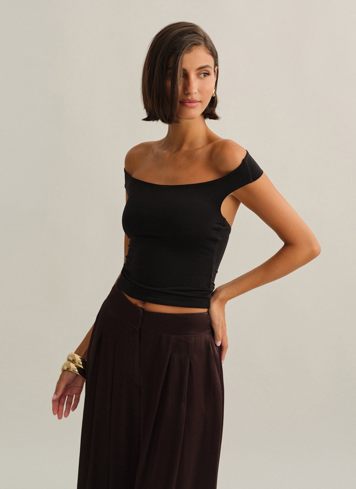 Γυναικείο off-shoulder τοπ με ανοιχτή πλάτη cut-out