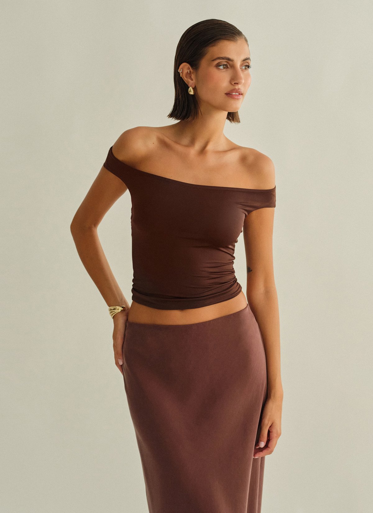 Γυναικείο off-shoulder τοπ με ανοιχτή πλάτη cut-out