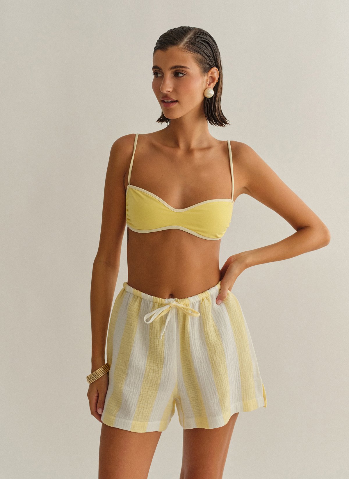 Γυναικείο βαμβακερό ριγέ κίτρινο σορτς με κορδόνι