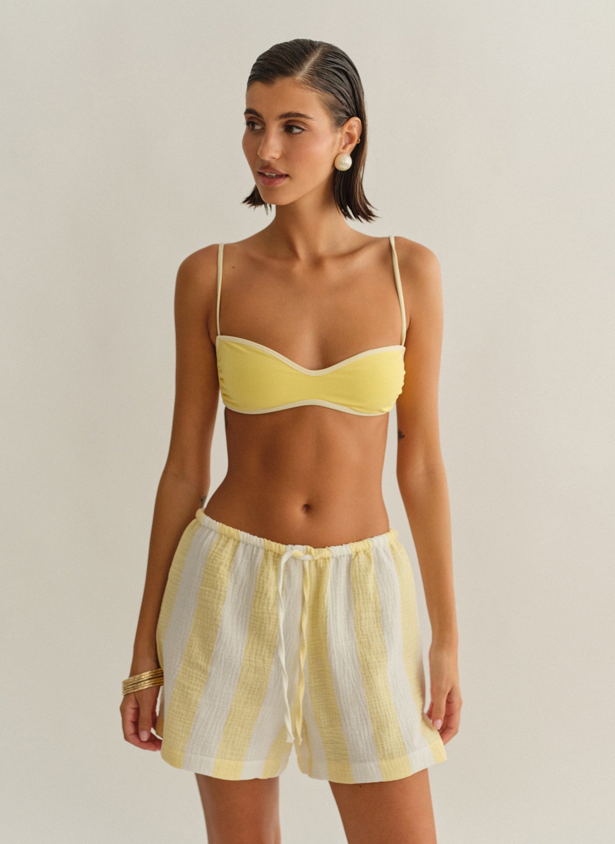Γυναικείο βαμβακερό ριγέ κίτρινο σορτς με κορδόνι