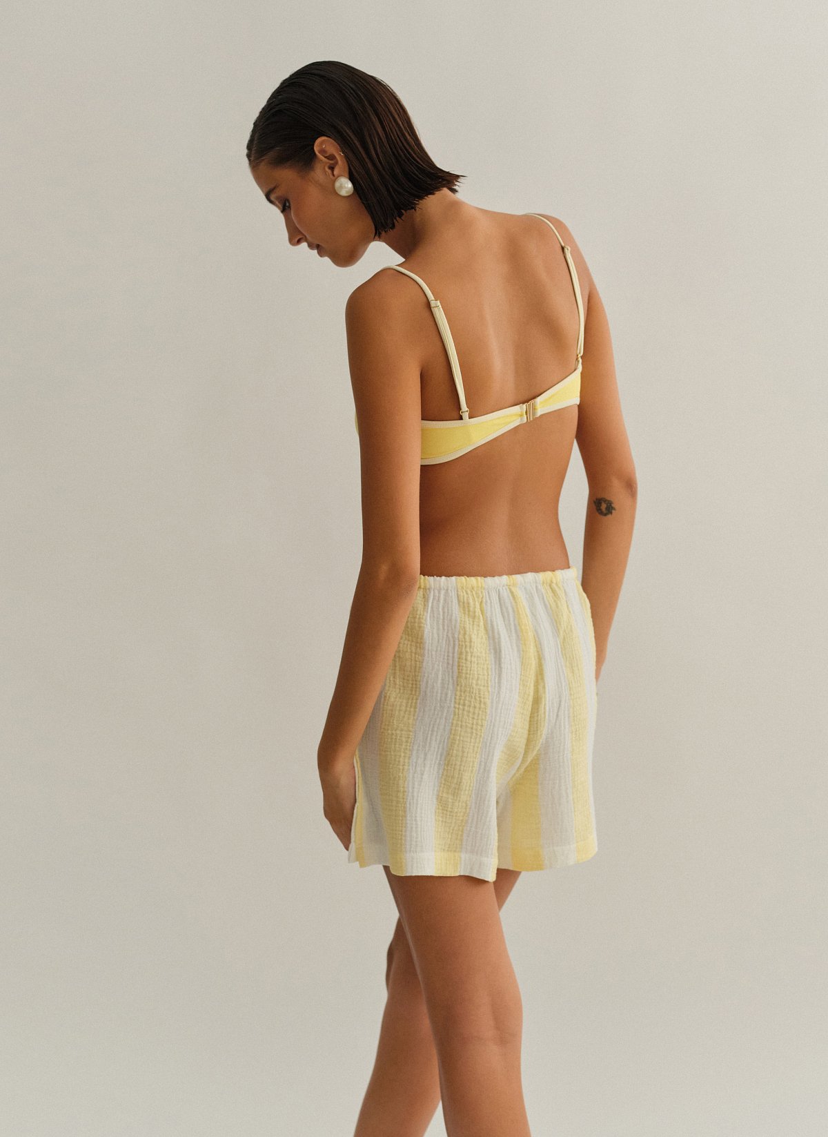 Γυναικείο βαμβακερό ριγέ κίτρινο σορτς με κορδόνι
