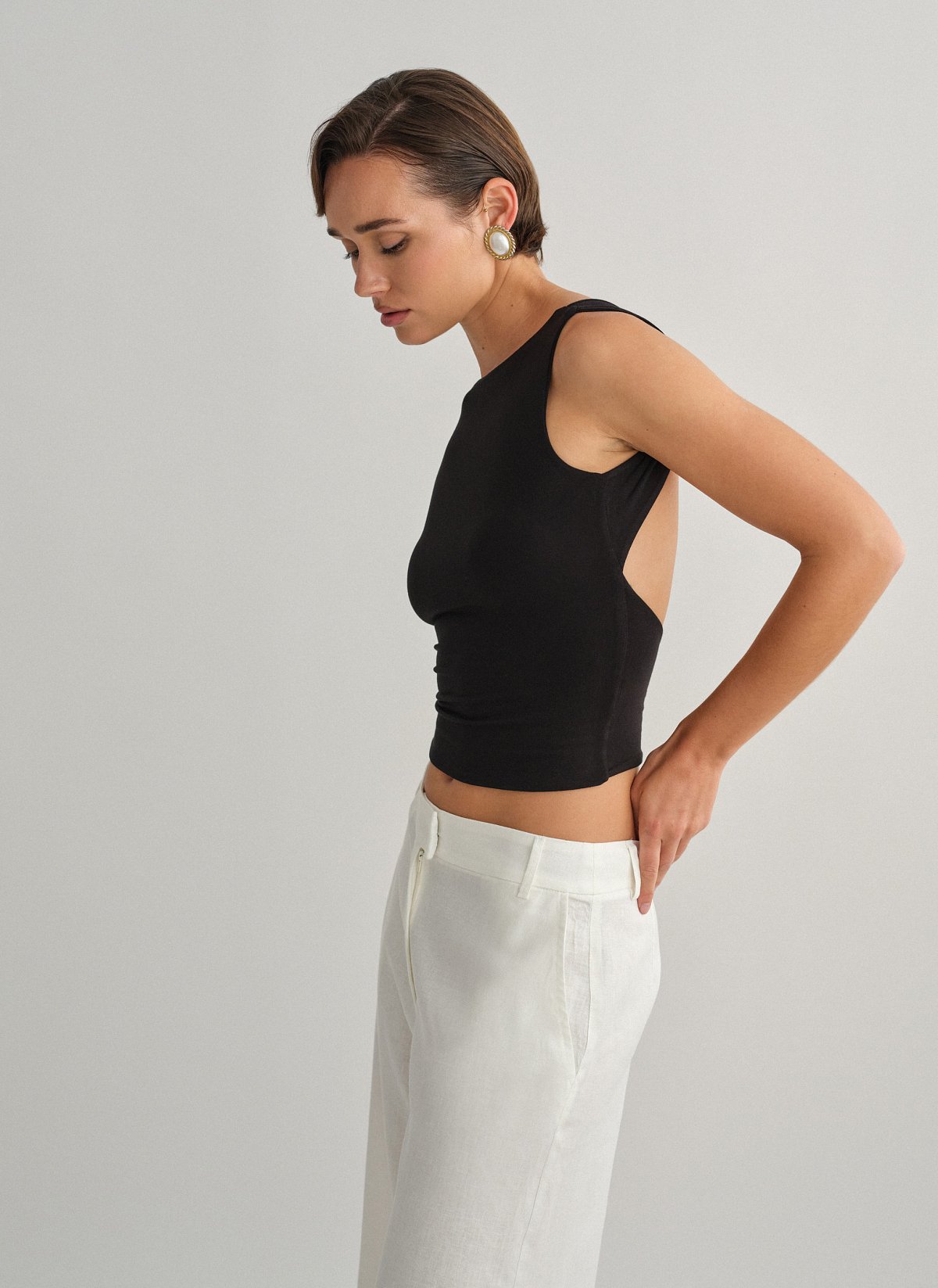 Γυναικεία αμάνικη μπλούζα bamboo με ανοιχτή πλάτη