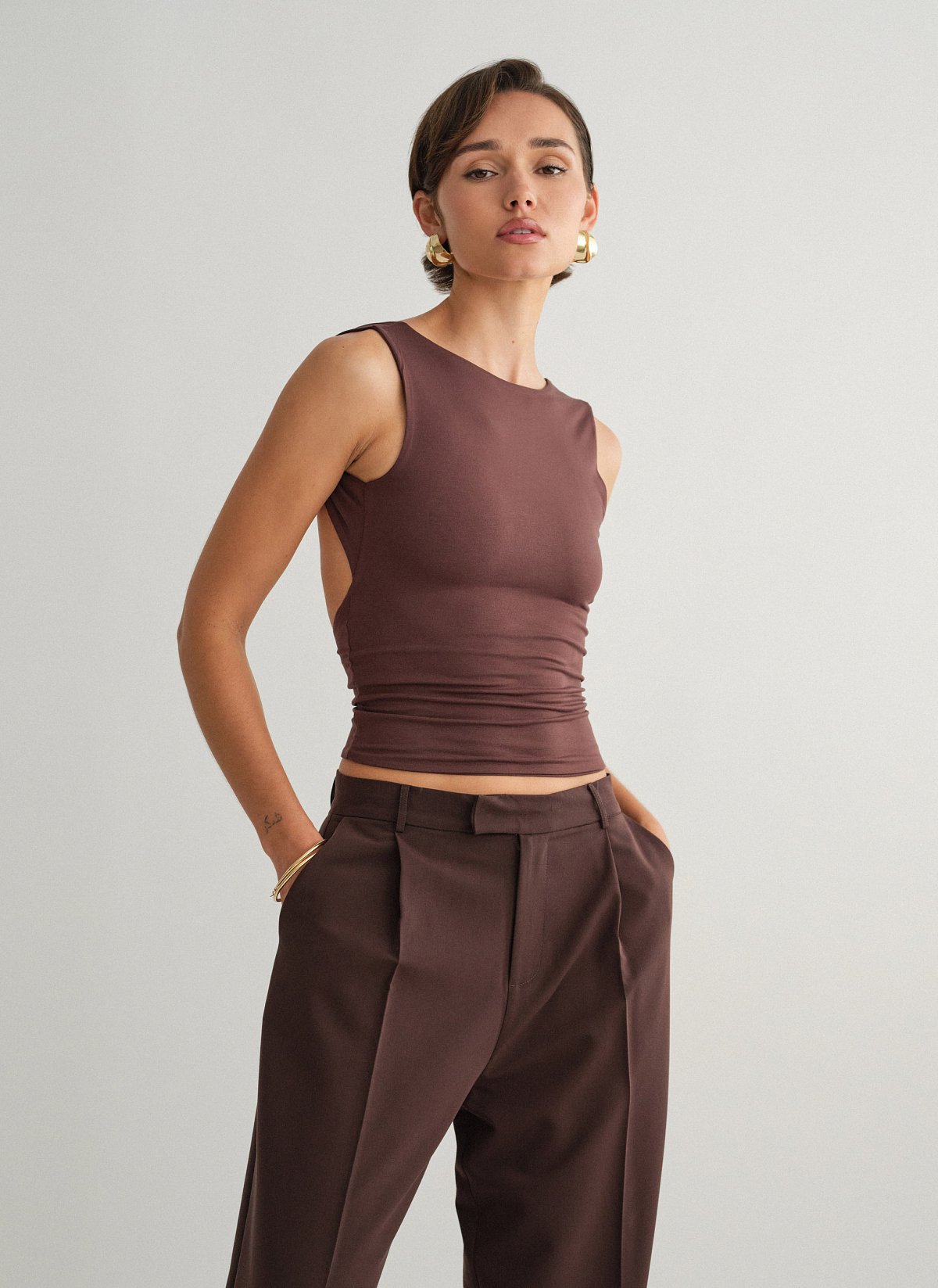 Γυναικεία αμάνικη μπλούζα bamboo με ανοιχτή πλάτη