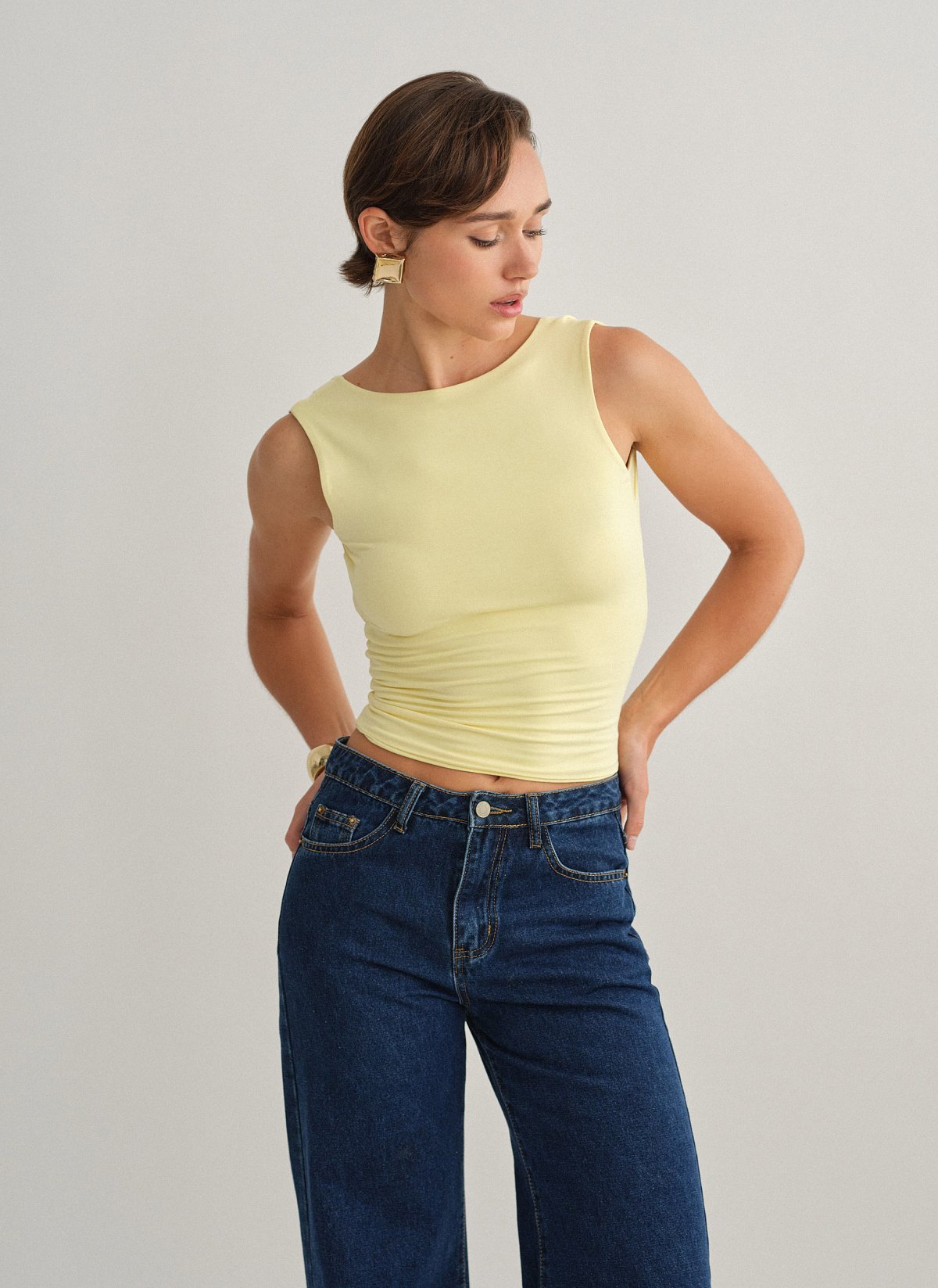 Γυναικεία αμάνικη μπλούζα bamboo με ανοιχτή πλάτη