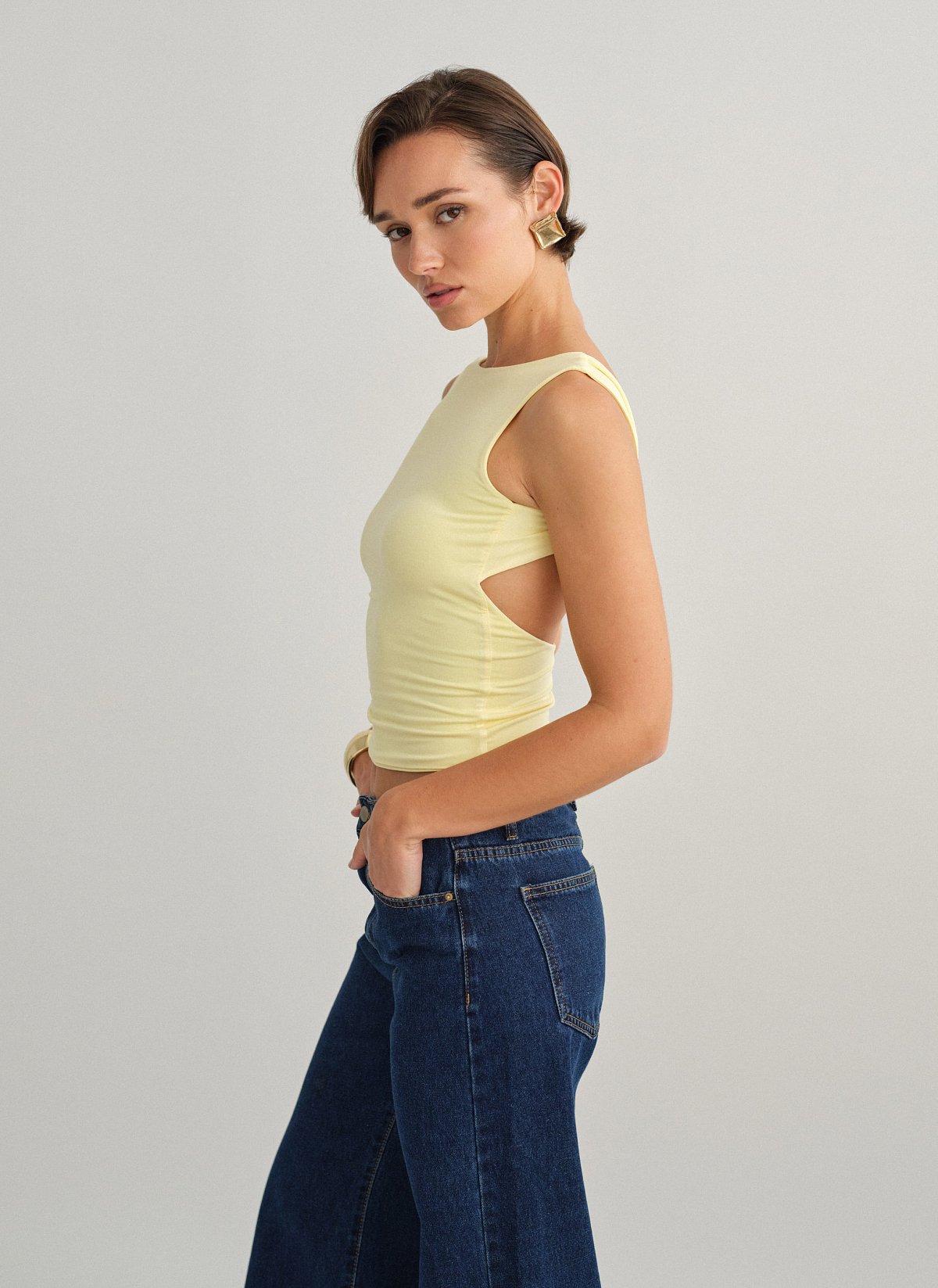 Γυναικεία αμάνικη μπλούζα bamboo με ανοιχτή πλάτη