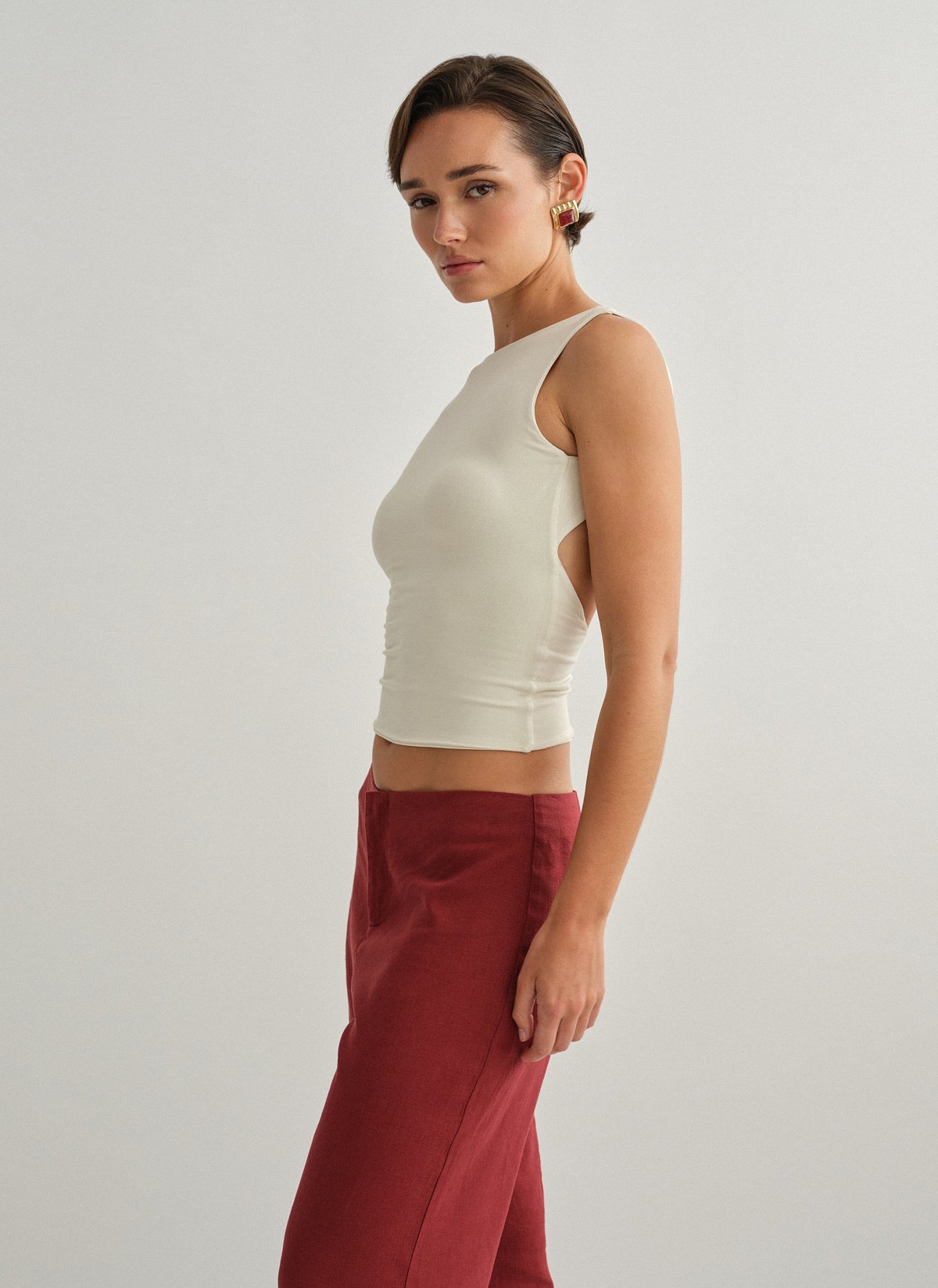 Γυναικεία αμάνικη μπλούζα bamboo με ανοιχτή πλάτη