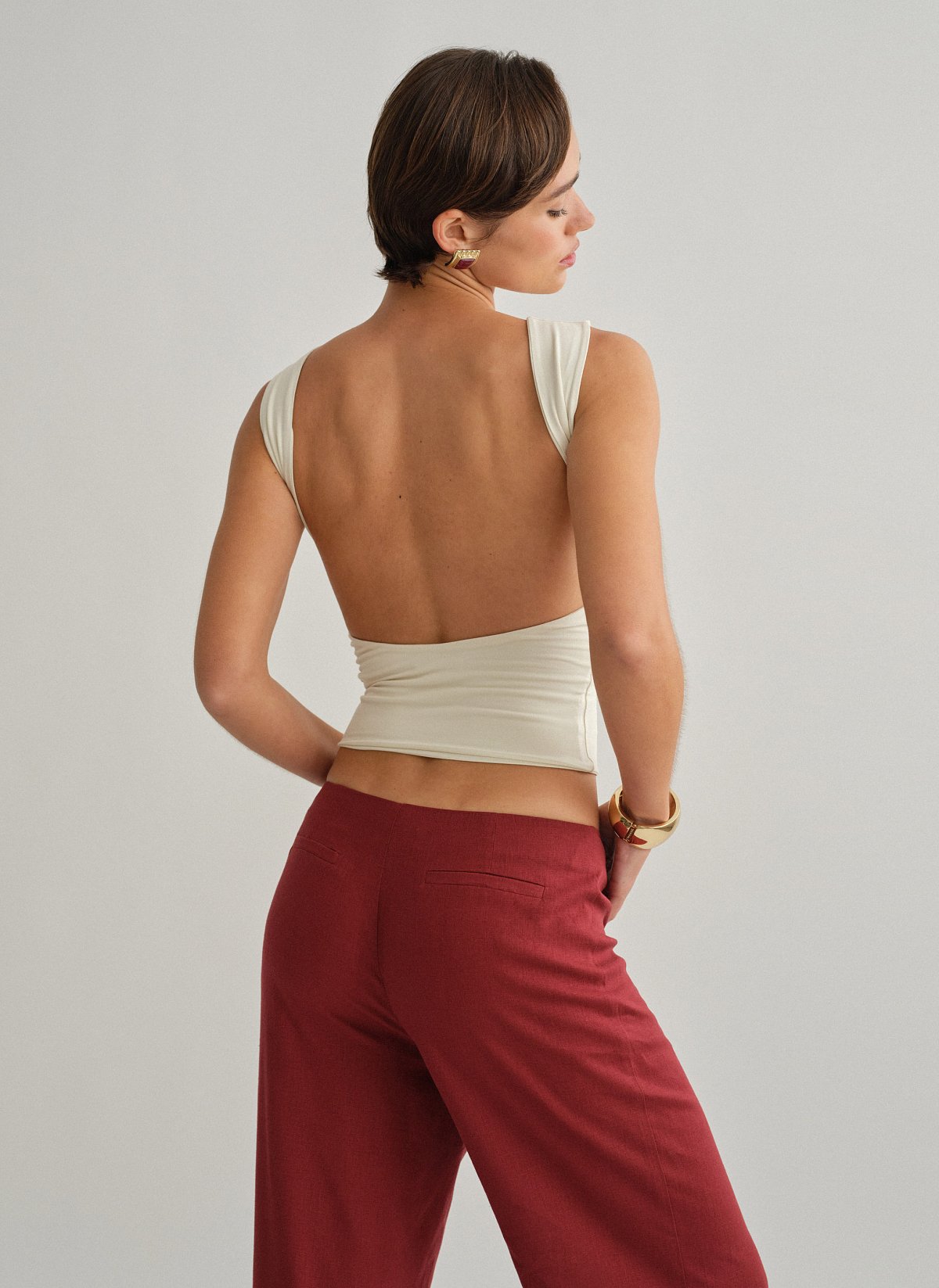 Γυναικεία αμάνικη μπλούζα bamboo με ανοιχτή πλάτη