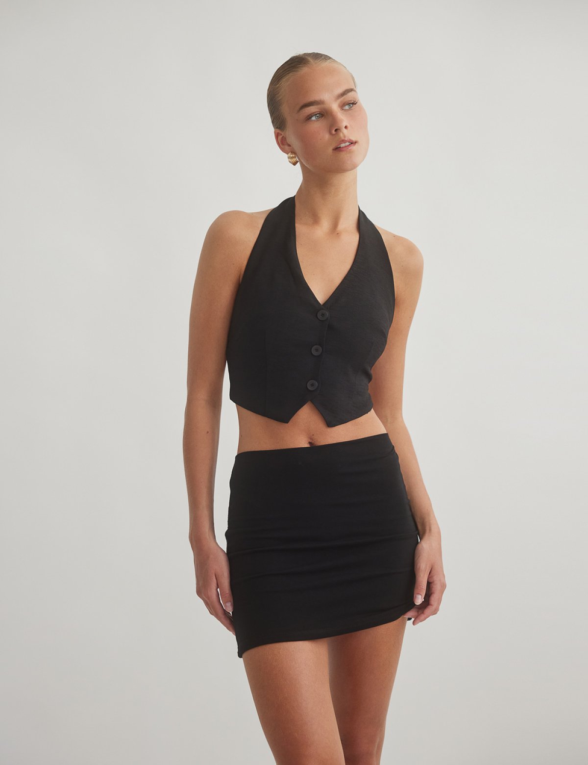 Γυναικείο γιλέκο με ανοιχτή πλάτη και δέσιμο