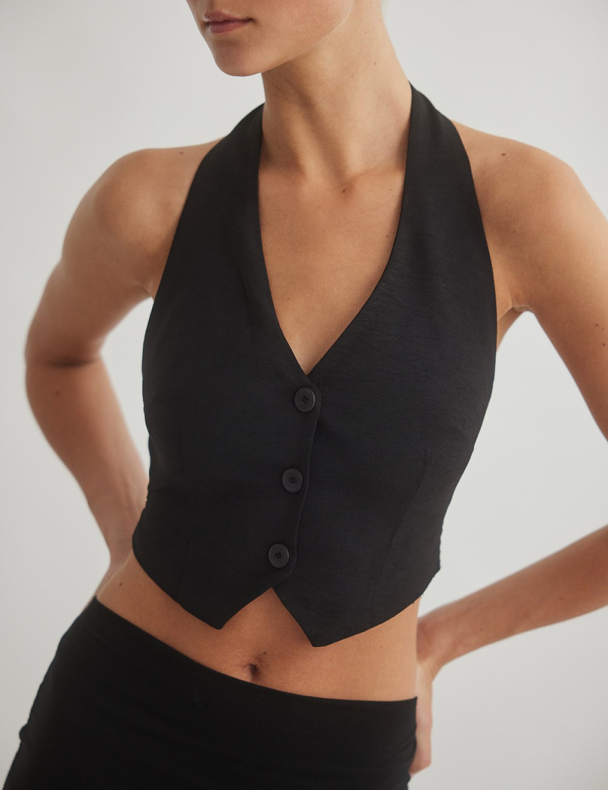 Γυναικείο γιλέκο με ανοιχτή πλάτη και δέσιμο