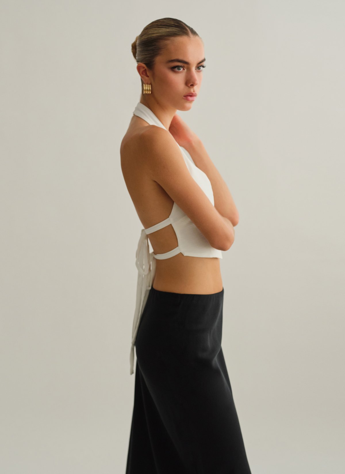 Γυναικείο γιλέκο με ανοιχτή πλάτη και δέσιμο