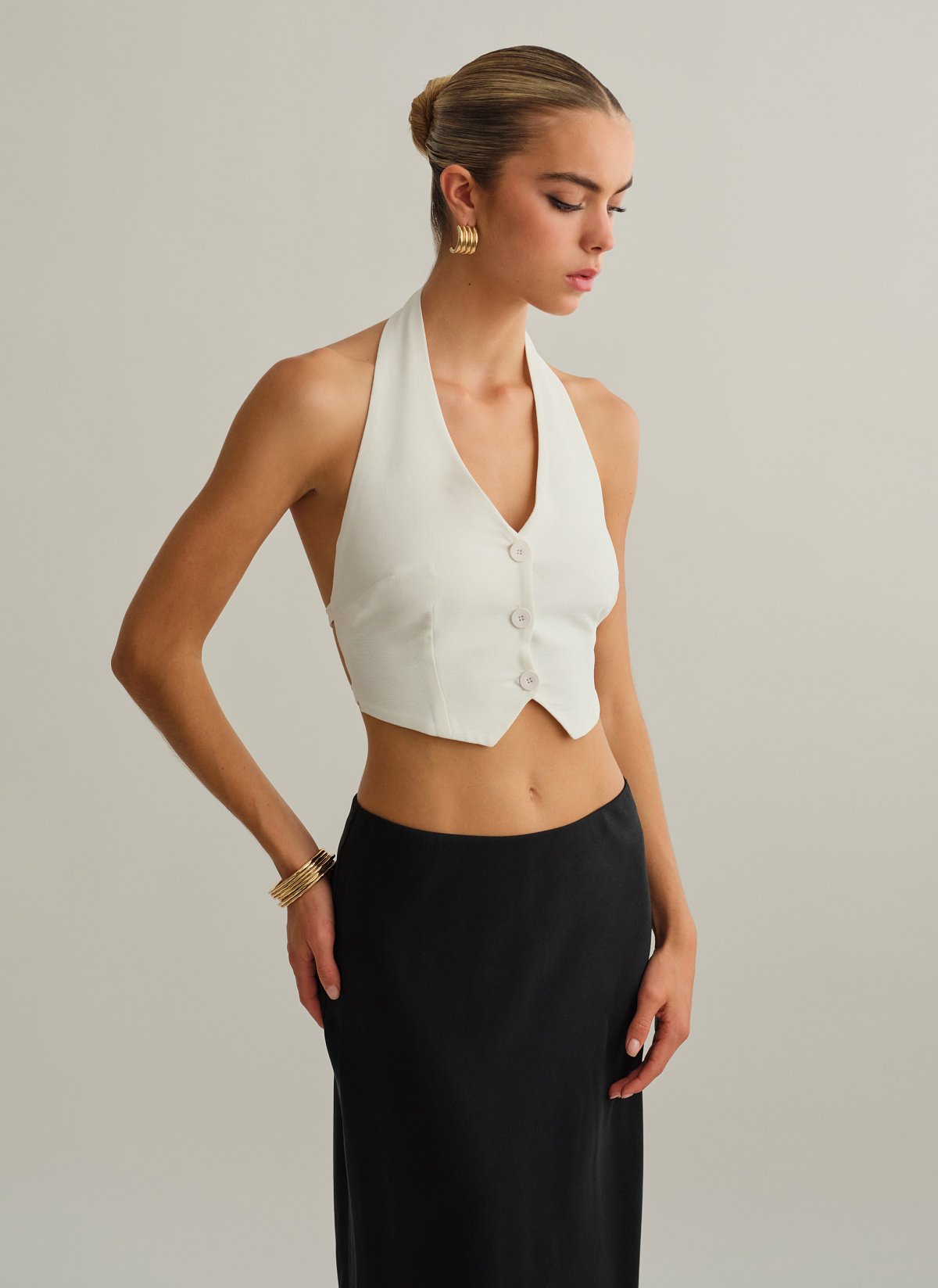 Γυναικείο γιλέκο με ανοιχτή πλάτη και δέσιμο