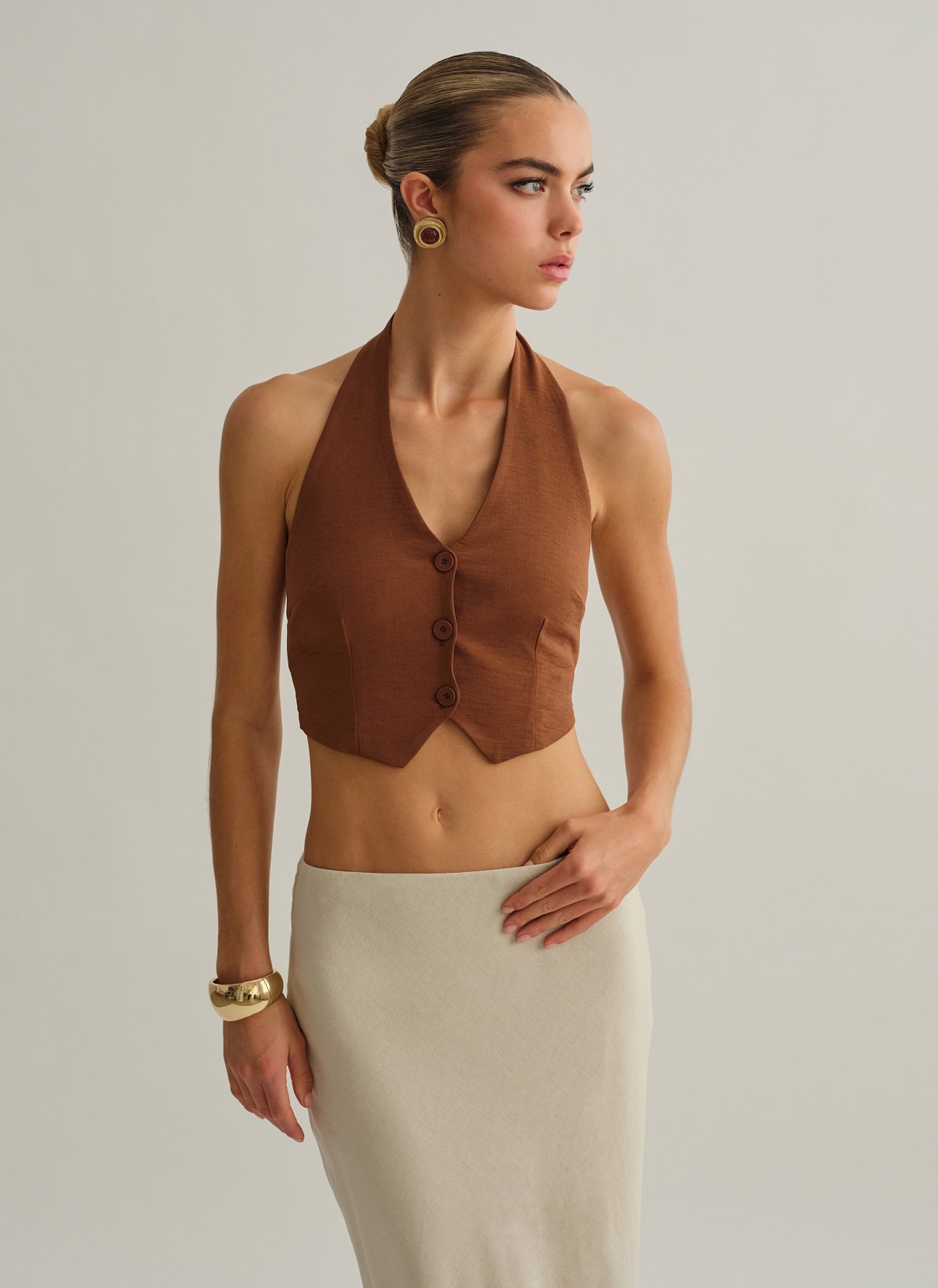 Γυναικείο γιλέκο με ανοιχτή πλάτη και δέσιμο