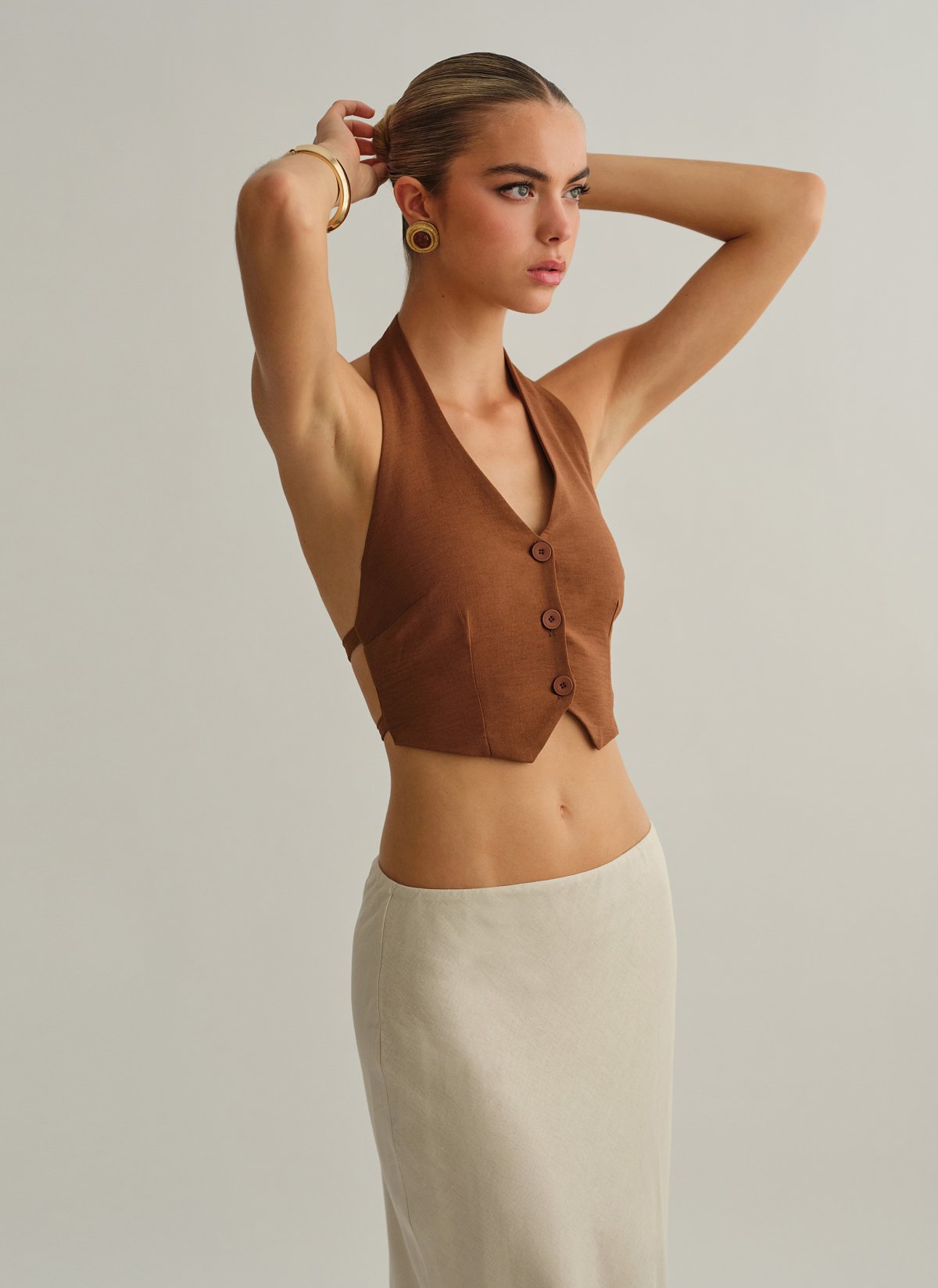 Γυναικείο γιλέκο με ανοιχτή πλάτη και δέσιμο