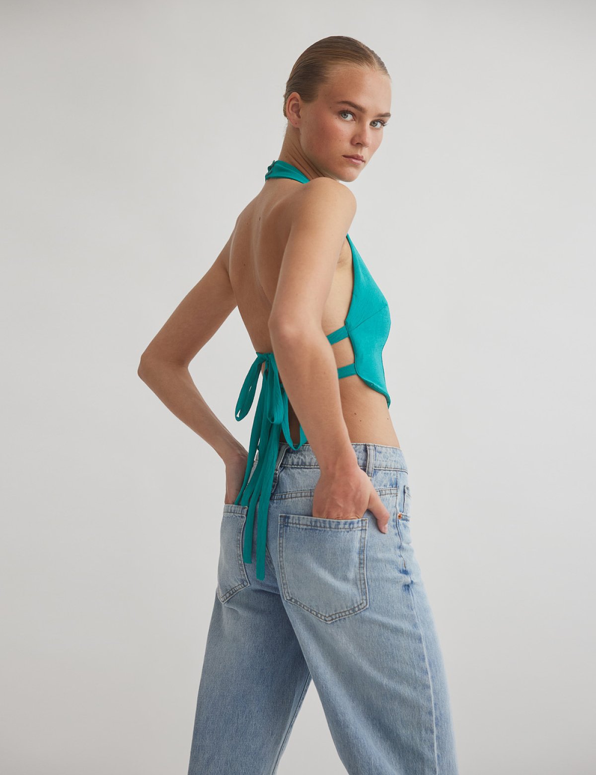 Γυναικείο γιλέκο με ανοιχτή πλάτη και δέσιμο