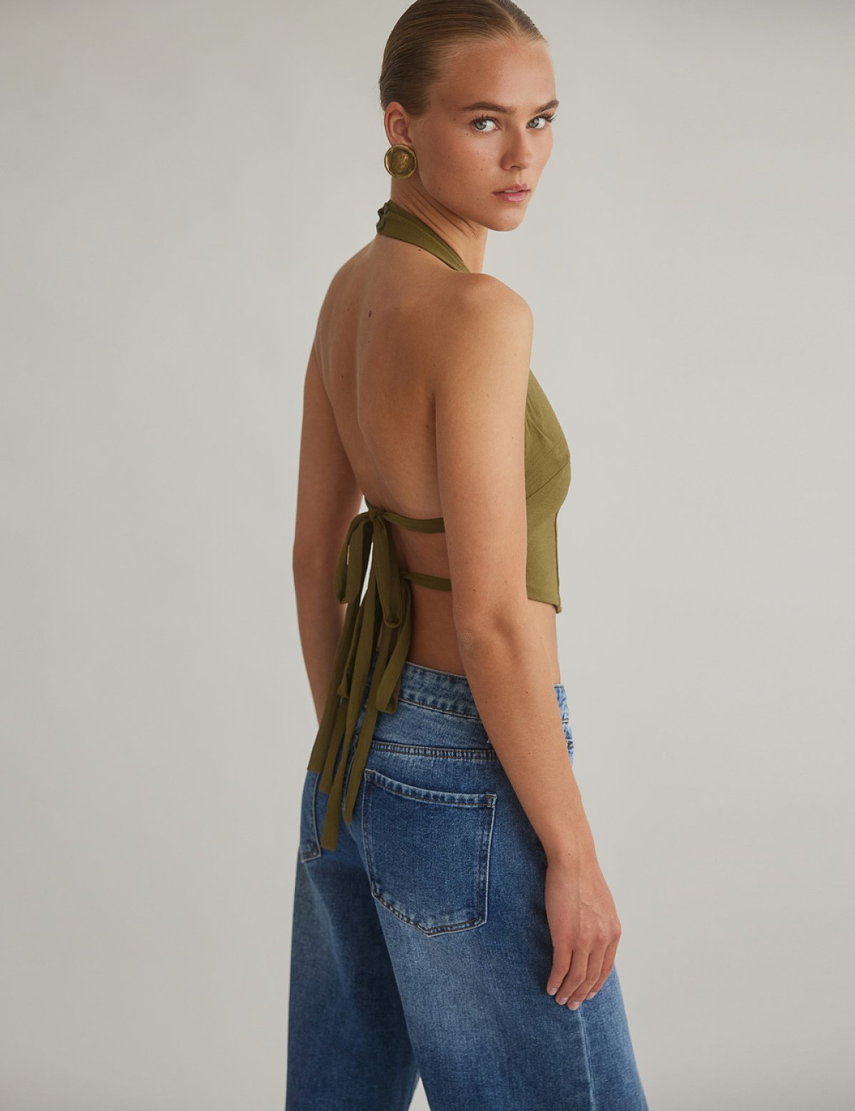 Γυναικείο γιλέκο με ανοιχτή πλάτη και δέσιμο