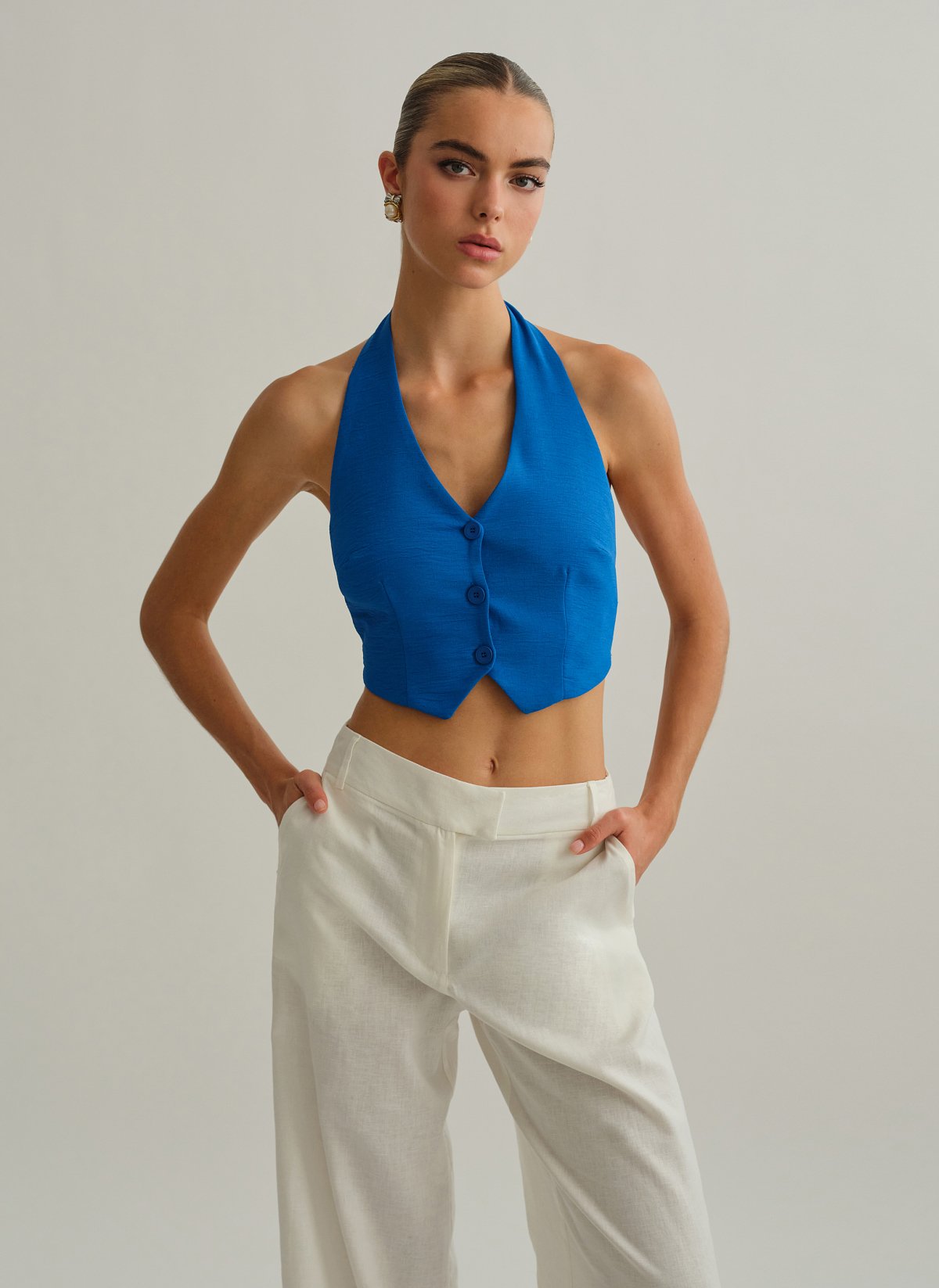 Γυναικείο γιλέκο με ανοιχτή πλάτη και δέσιμο