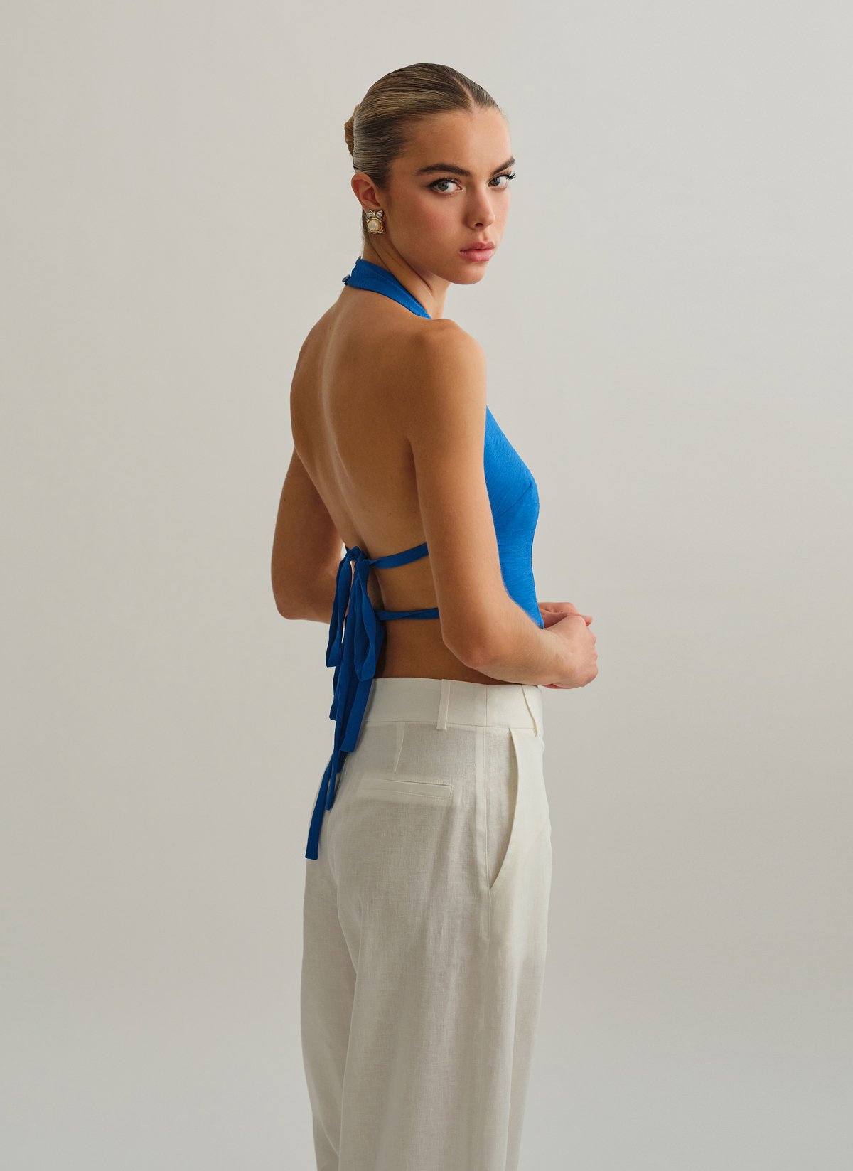 Γυναικείο γιλέκο με ανοιχτή πλάτη και δέσιμο