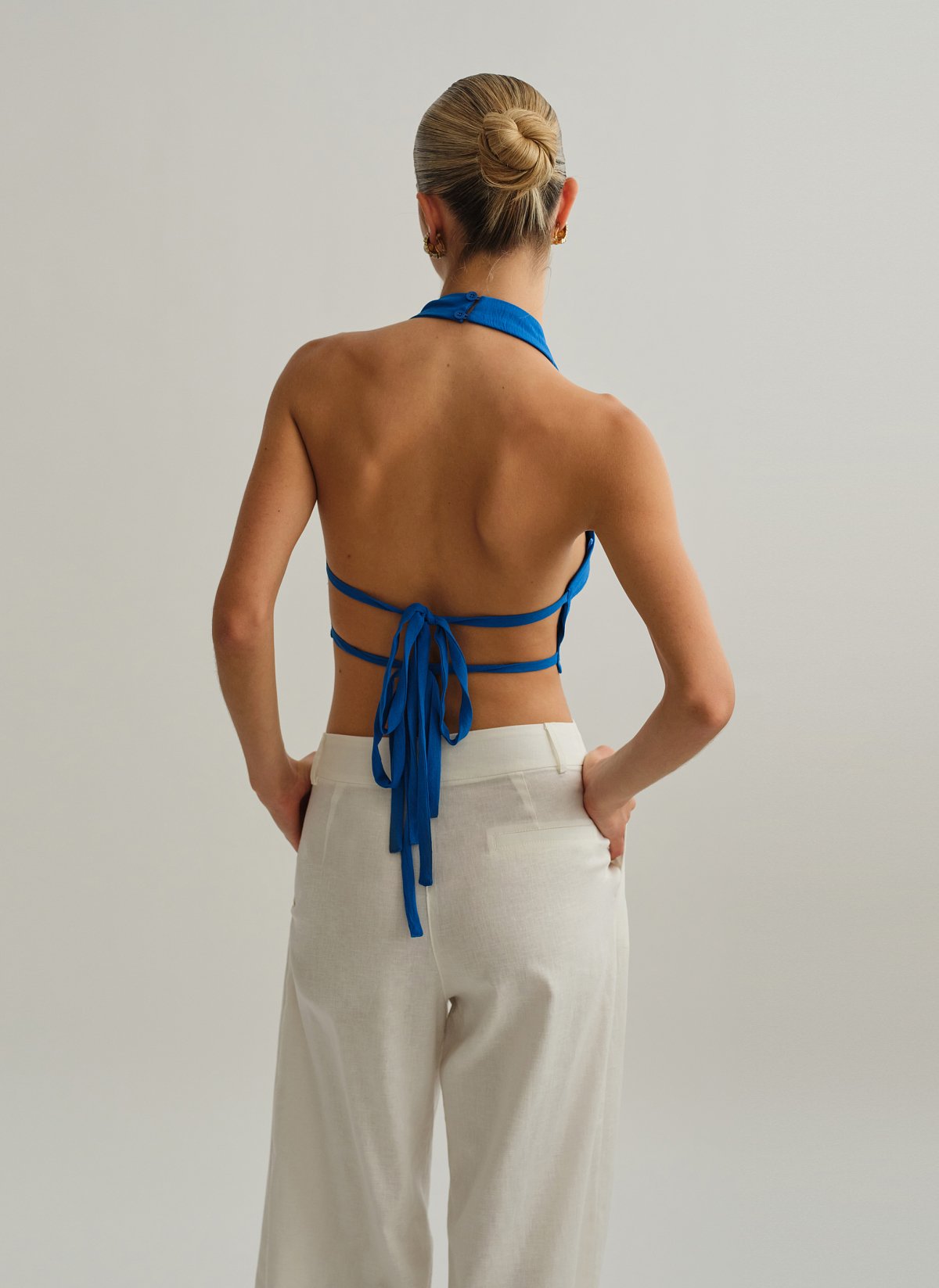 Γυναικείο γιλέκο με ανοιχτή πλάτη και δέσιμο