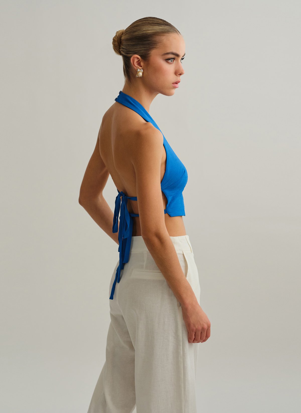 Γυναικείο γιλέκο με ανοιχτή πλάτη και δέσιμο