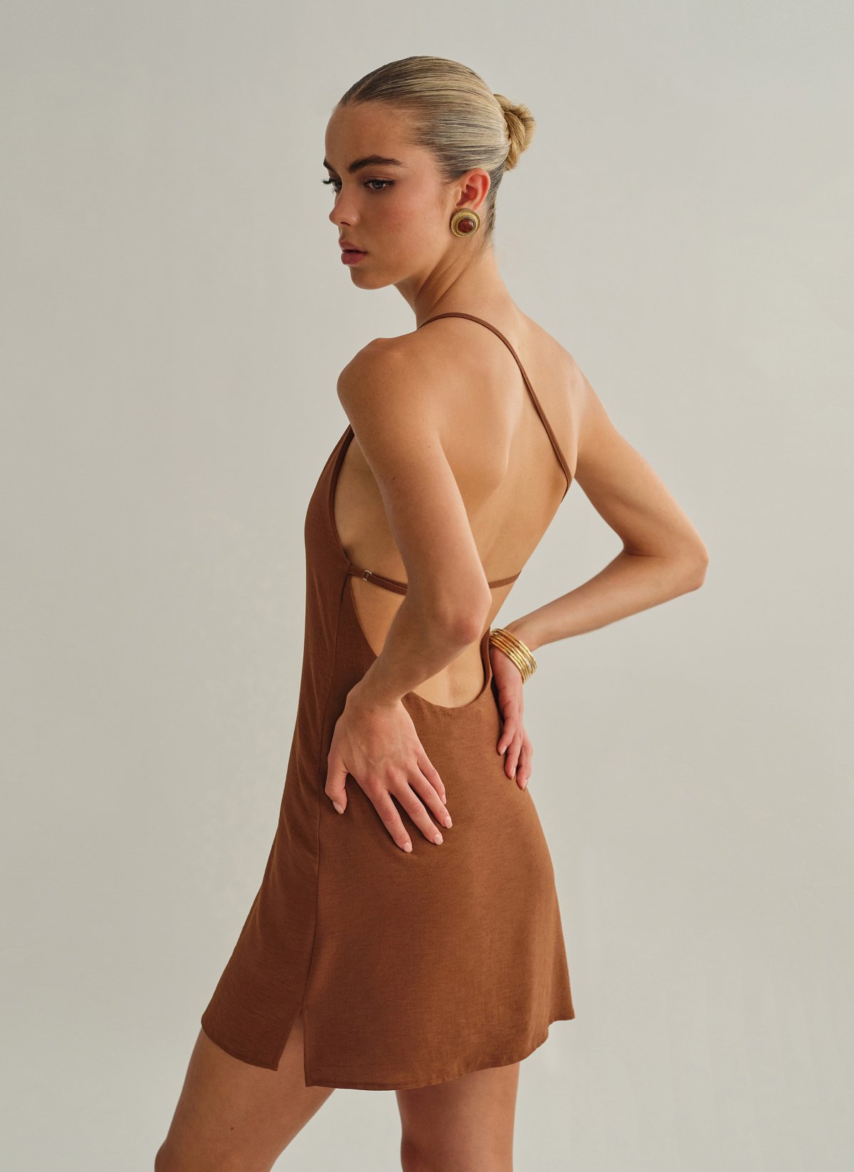 Γυναικείο one-shoulder μίνι φόρεμα με ανοιχτή πλάτη