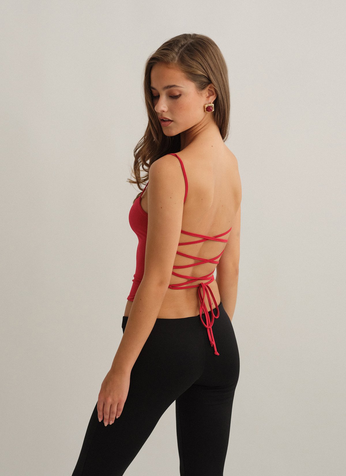 Γυναικείο τοπ με ανοιχτή χιαστί πλάτη με κορδόνι