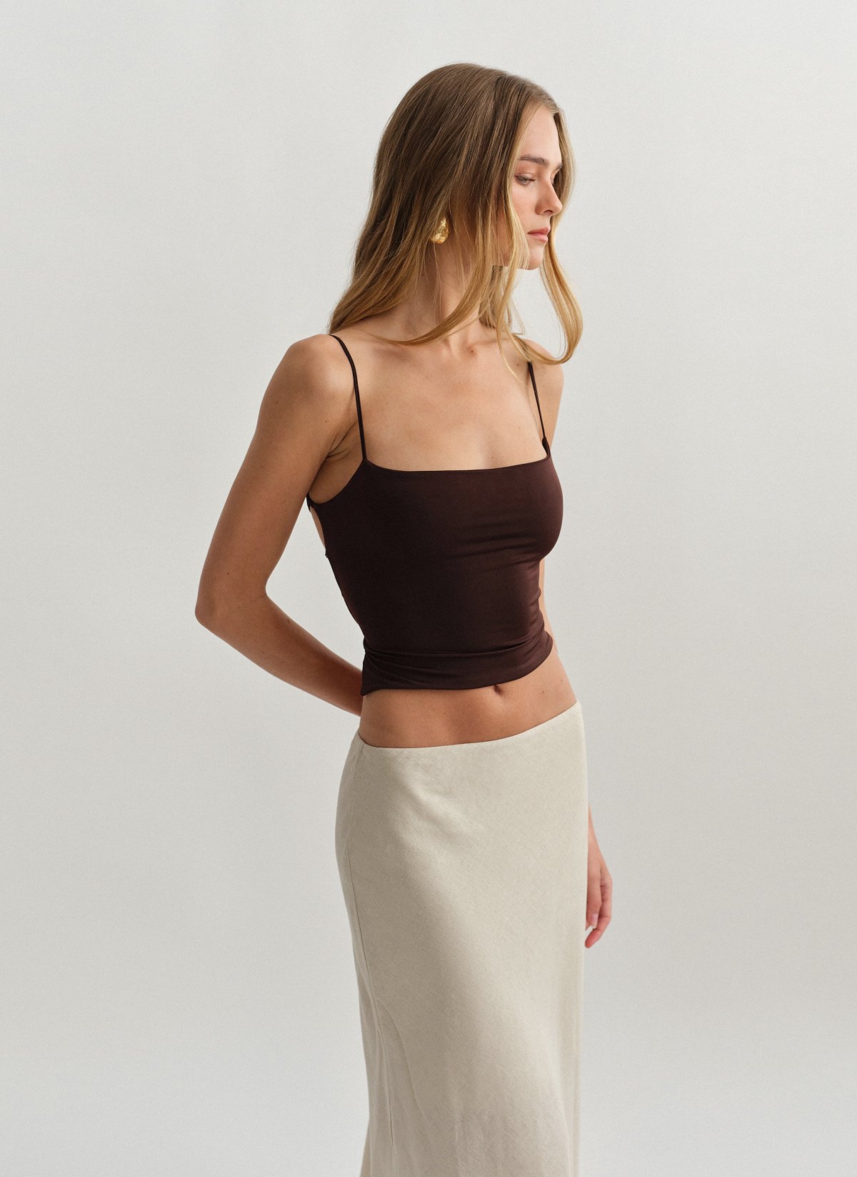 Γυναικείο τοπ με ανοιχτή χιαστί πλάτη με κορδόνι