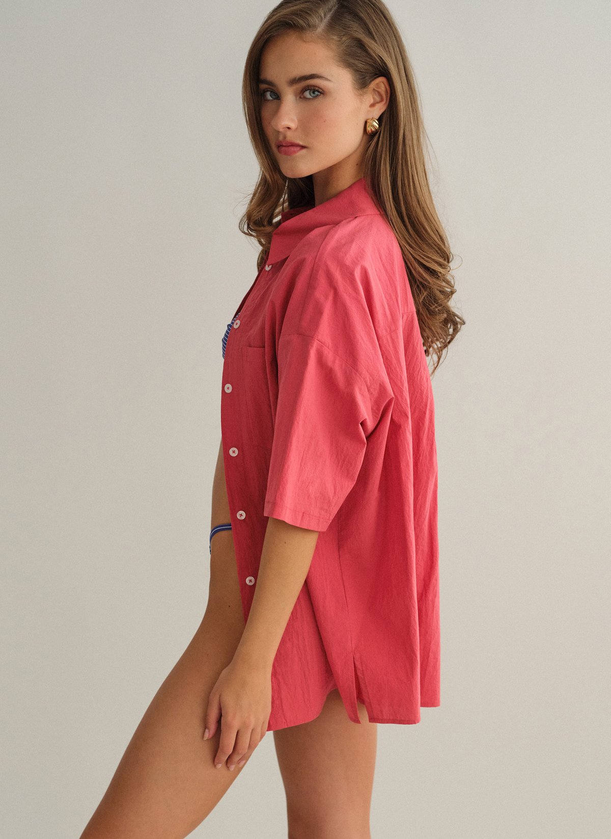 Γυναικείο oversized κοντομάνικο πουκάμισο σε όψη τσαλακωμένου
