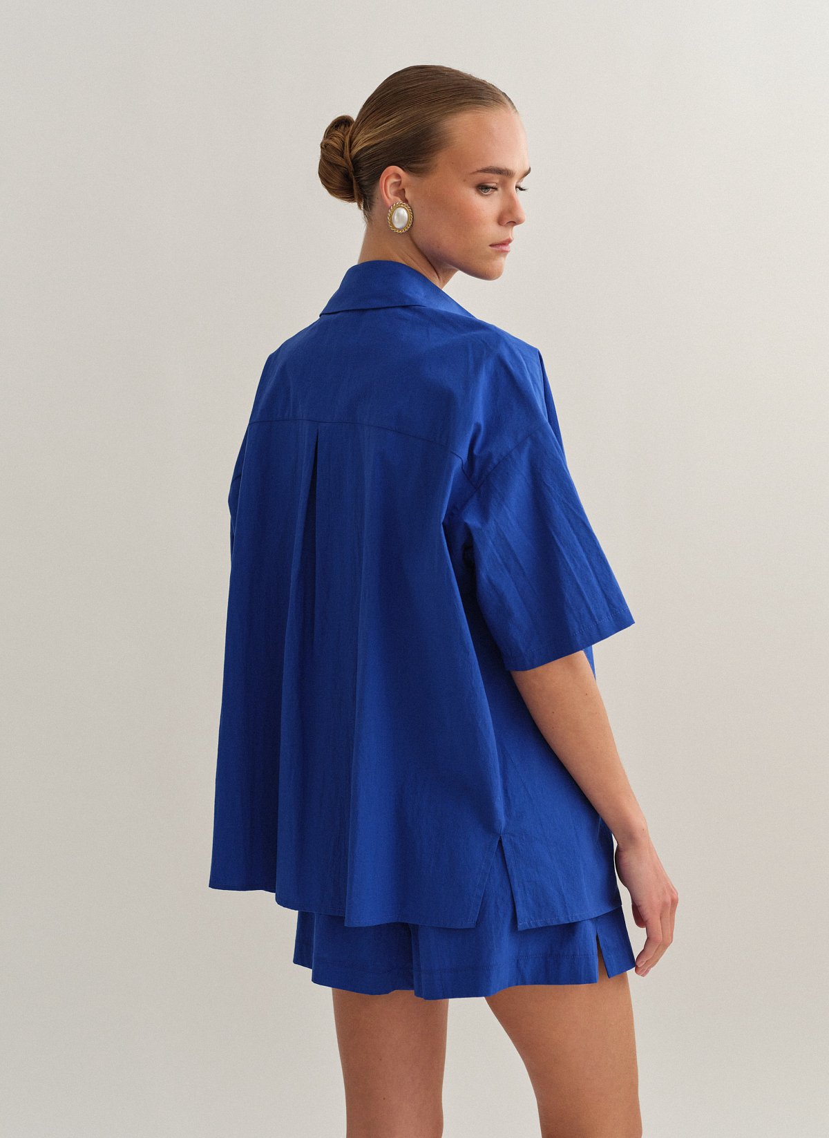 Γυναικείο oversized κοντομάνικο πουκάμισο σε όψη τσαλακωμένου