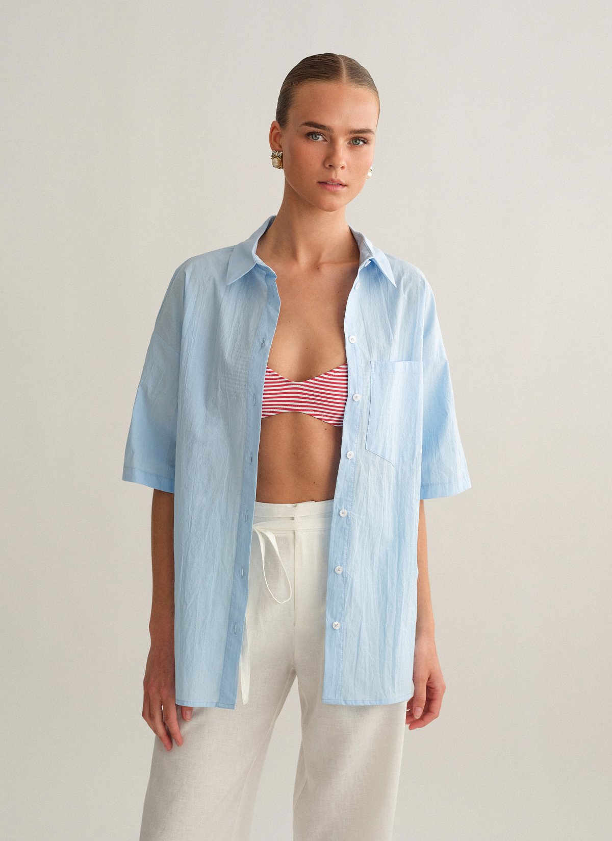 Γυναικείο oversized κοντομάνικο πουκάμισο σε όψη τσαλακωμένου