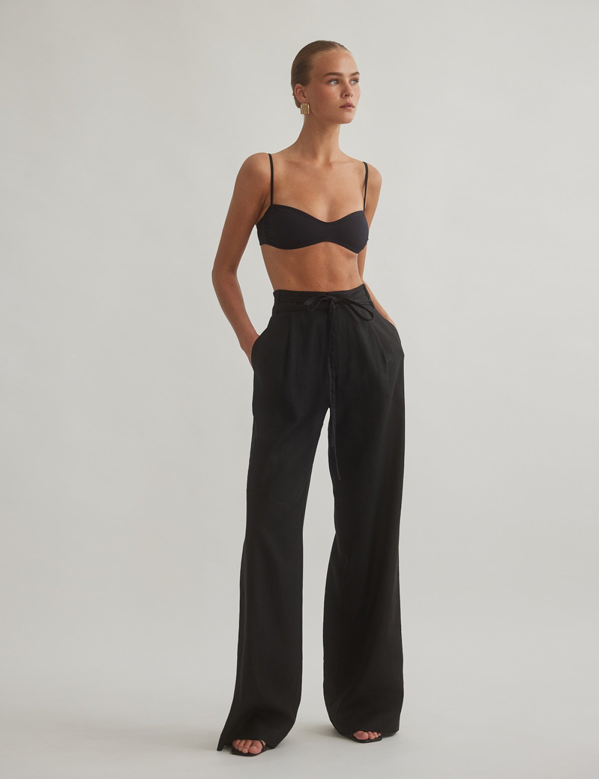 Γυναικείο λινό παντελόνι με αποσπώμενη ζώνη