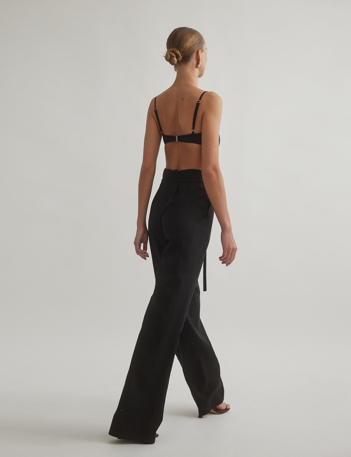 Γυναικείο λινό παντελόνι με αποσπώμενη ζώνη