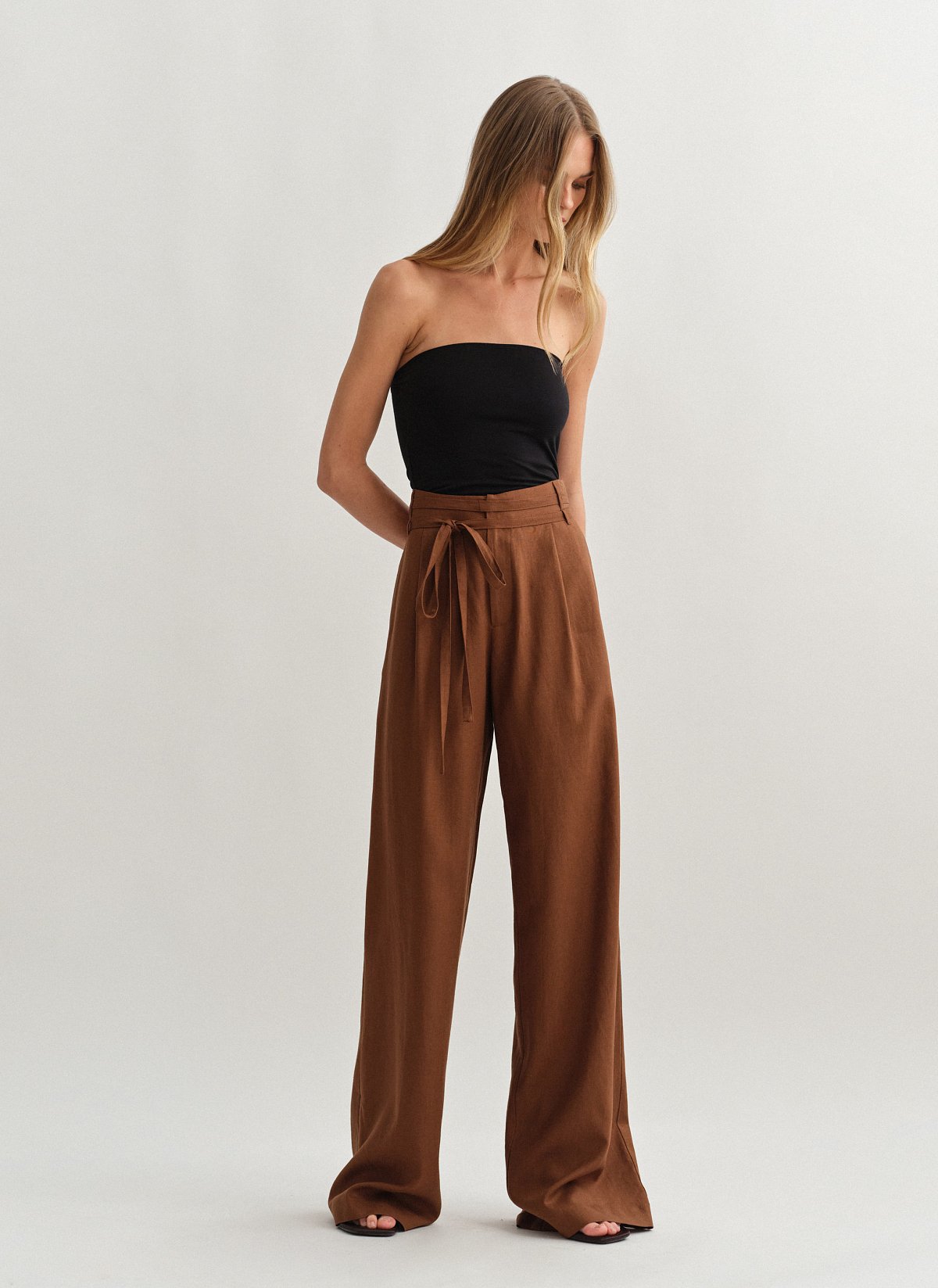 Γυναικείο λινό παντελόνι με αποσπώμενη ζώνη