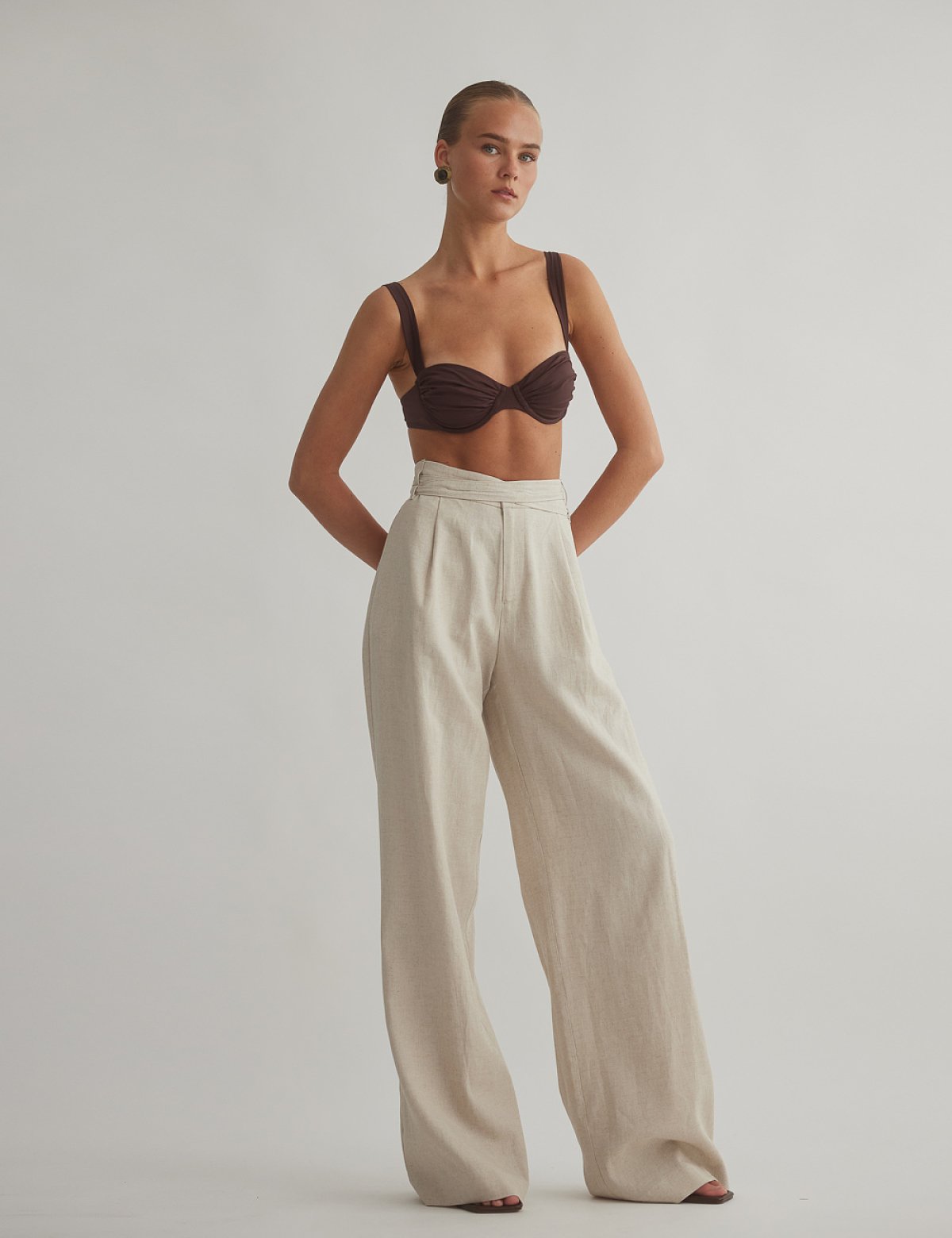 Γυναικείο λινό παντελόνι με αποσπώμενη ζώνη
