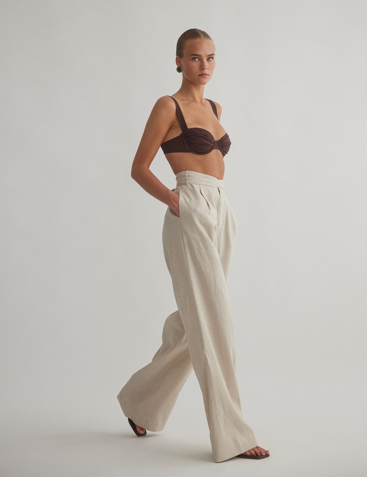 Γυναικείο λινό παντελόνι με αποσπώμενη ζώνη