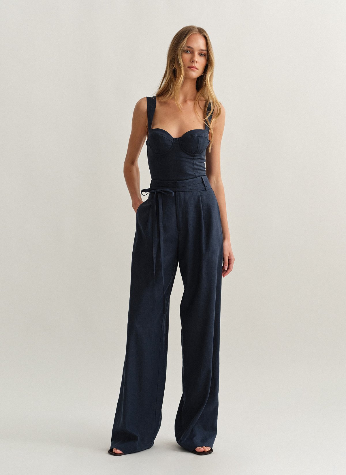 Γυναικείο λινό παντελόνι με αποσπώμενη ζώνη